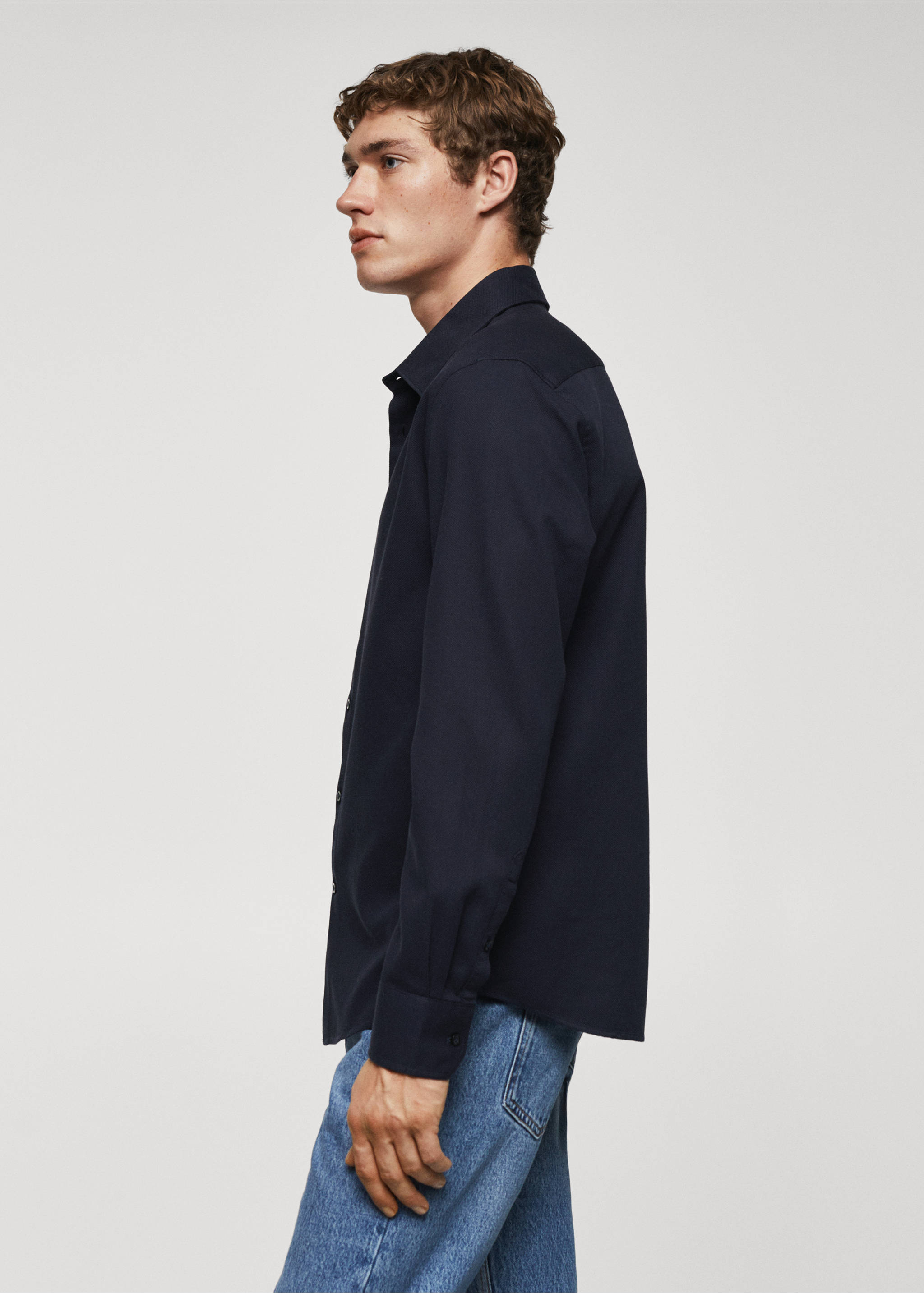 Slim-fit cotton structured shirt - Details of the article 2, Navy. Ref: 67040636-00.