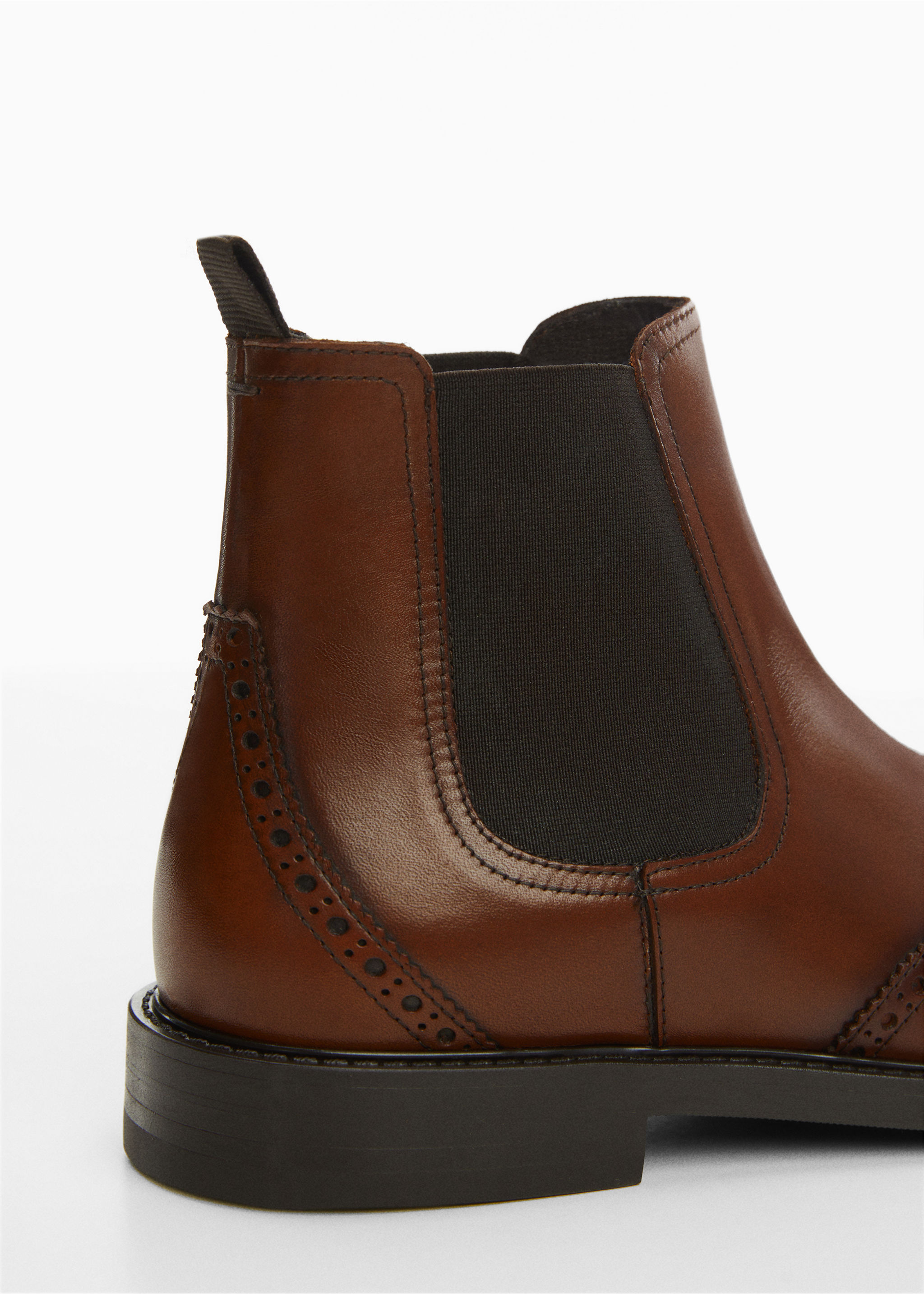 Die-cut leather chelsea ankle boots - Details of the article 3