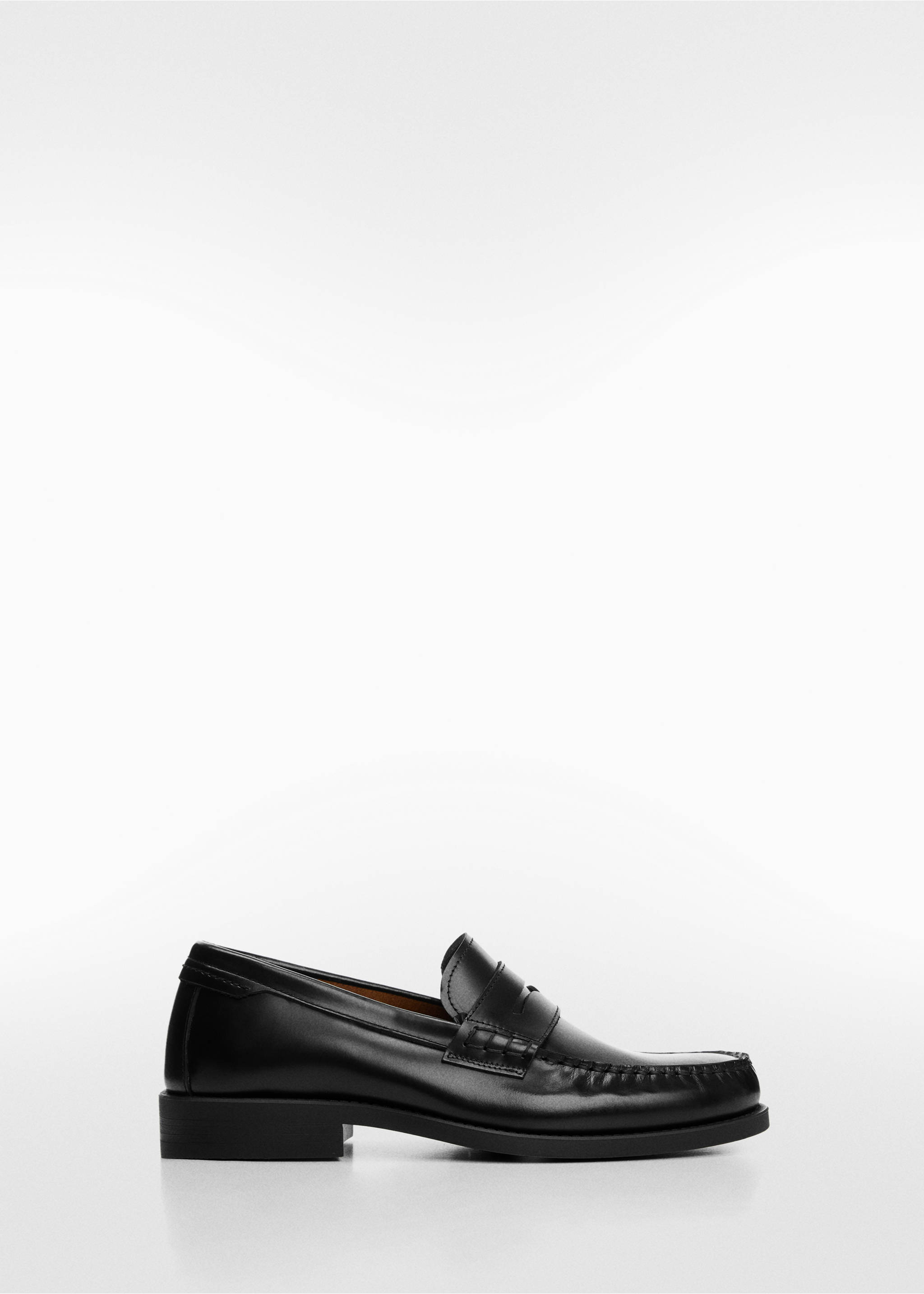Aged-leather loafers - Article without model, Black. Ref: 67040656-00.