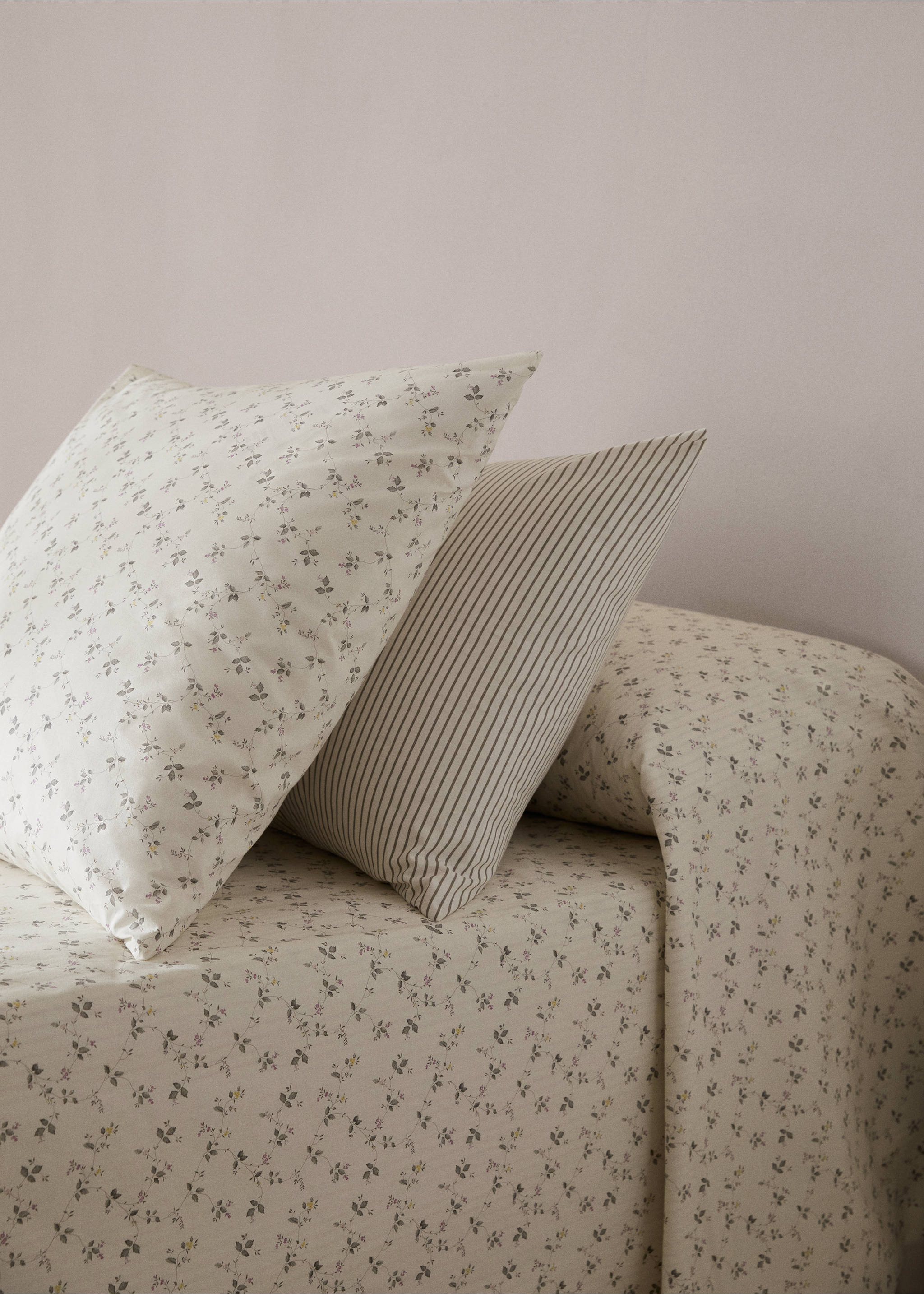 Striped print cushion cover 50x75cm - General plane, Off White. Ref: 67042540-00.