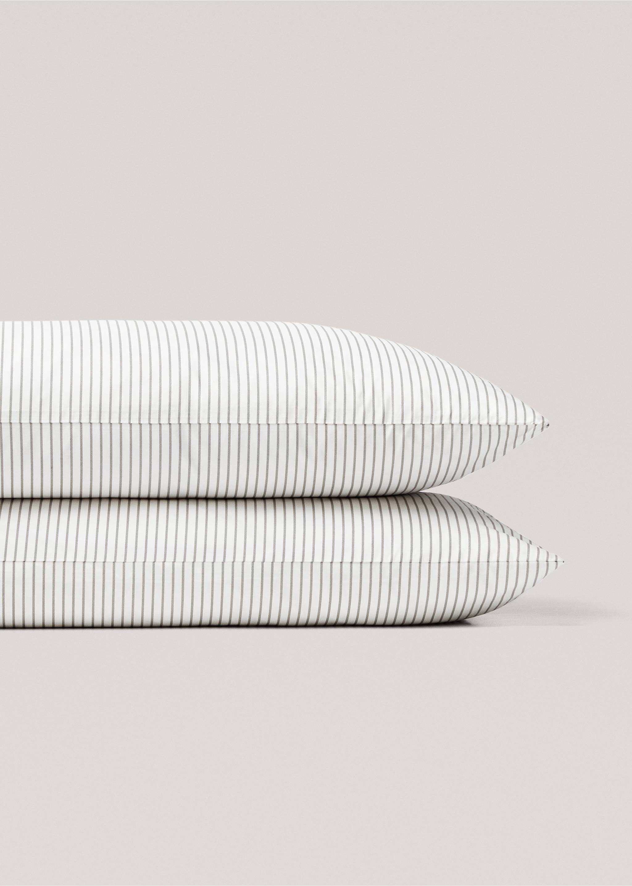 Striped print cushion cover 50x75cm - Details of the article 1, Off White. Ref: 67042540-00.
