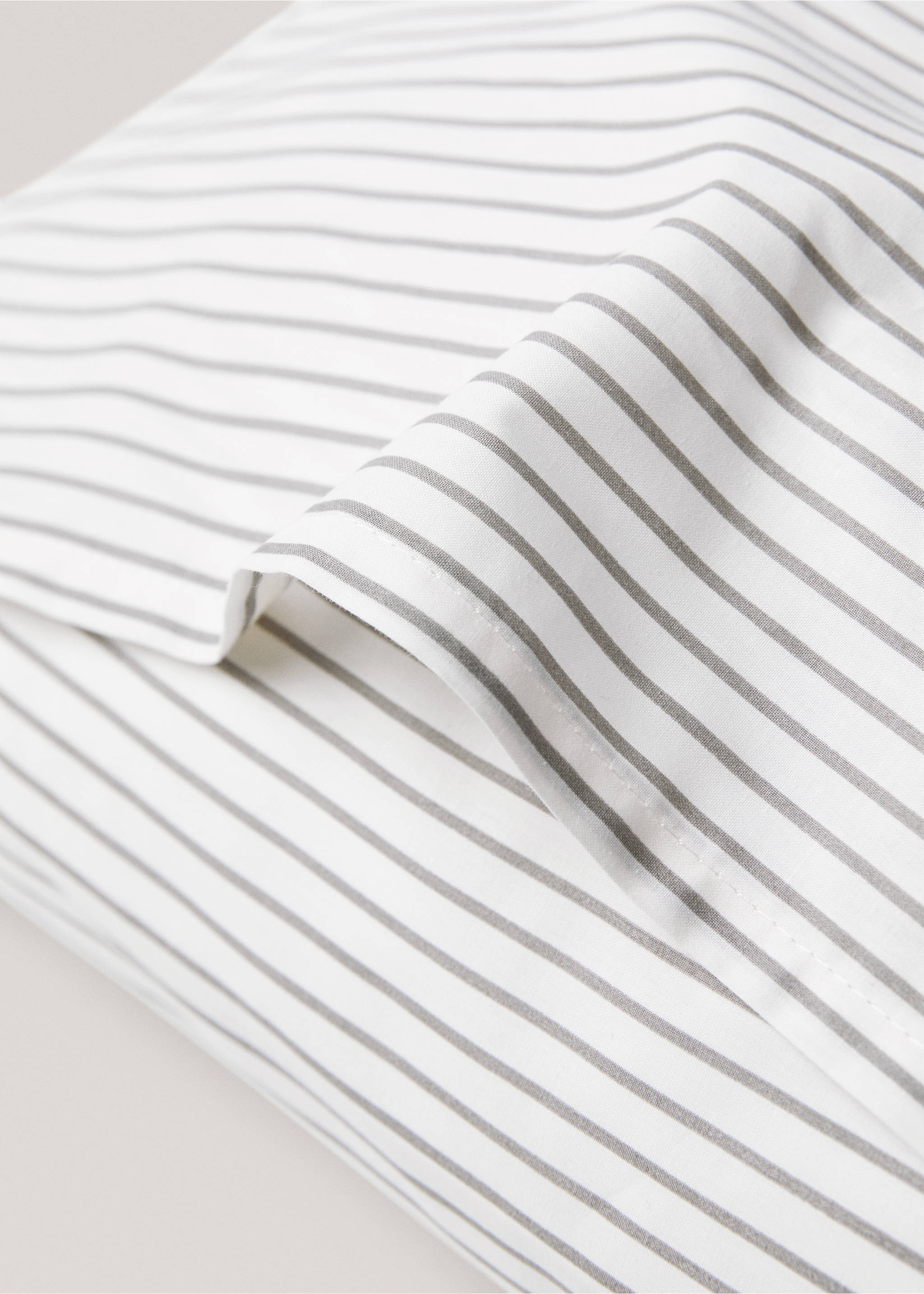 Striped print cushion cover 50x75cm - Details of the article 3, Off White. Ref: 67042540-00.