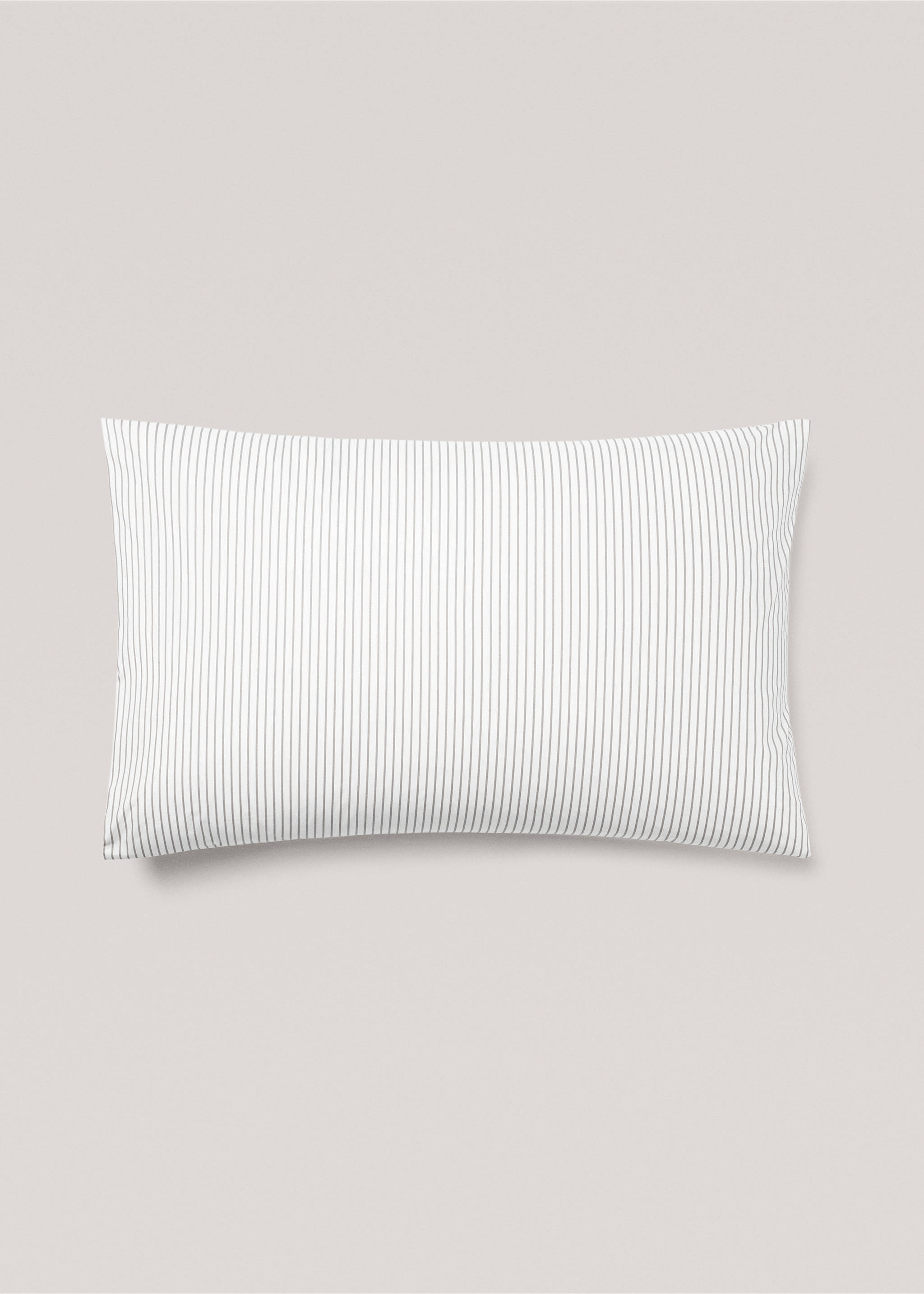Striped print cushion cover 50x75cm - Article without model, Off White. Ref: 67042540-00.