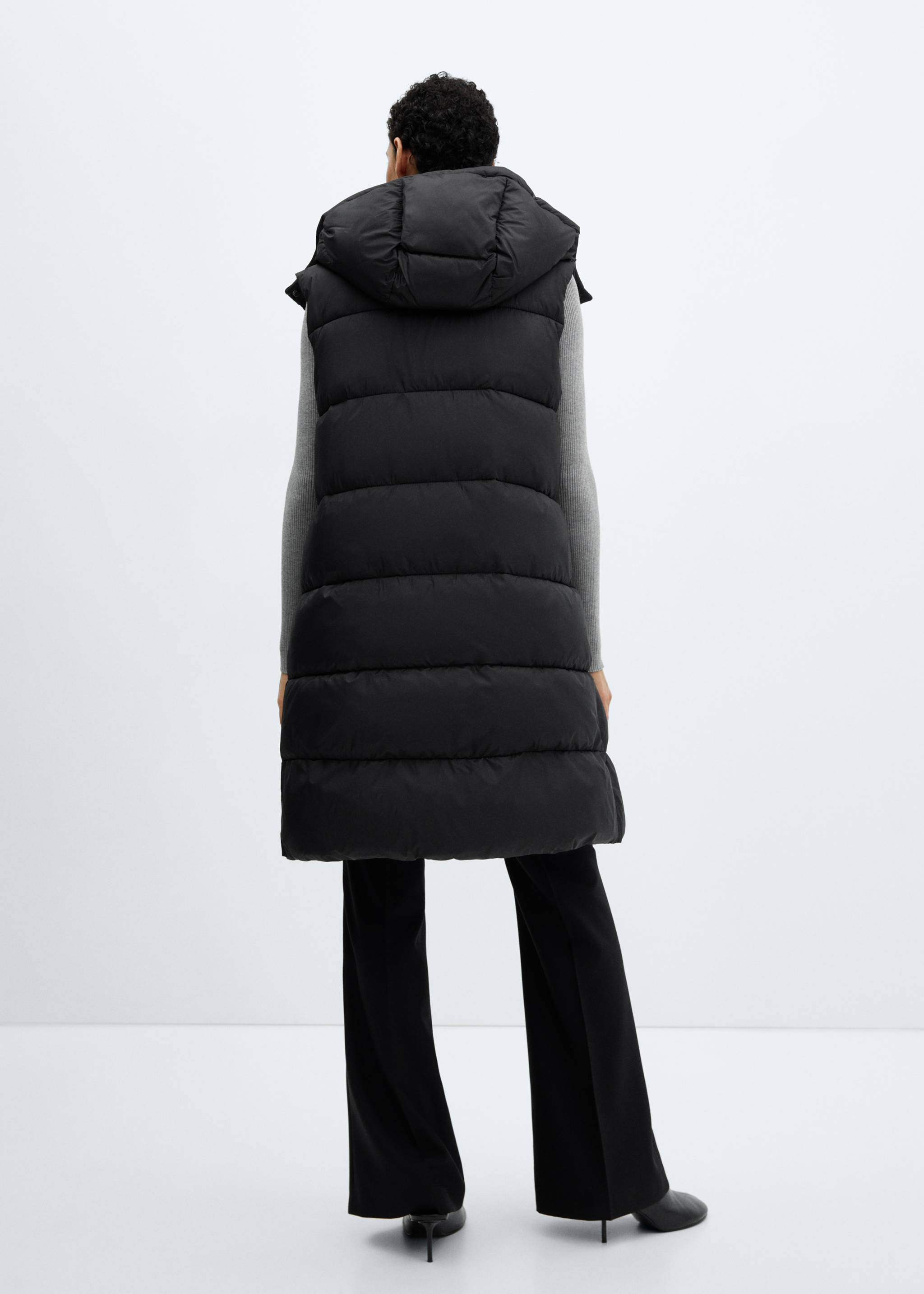 Pikowana kamizelka z kapturem - Tylna strona artykułu