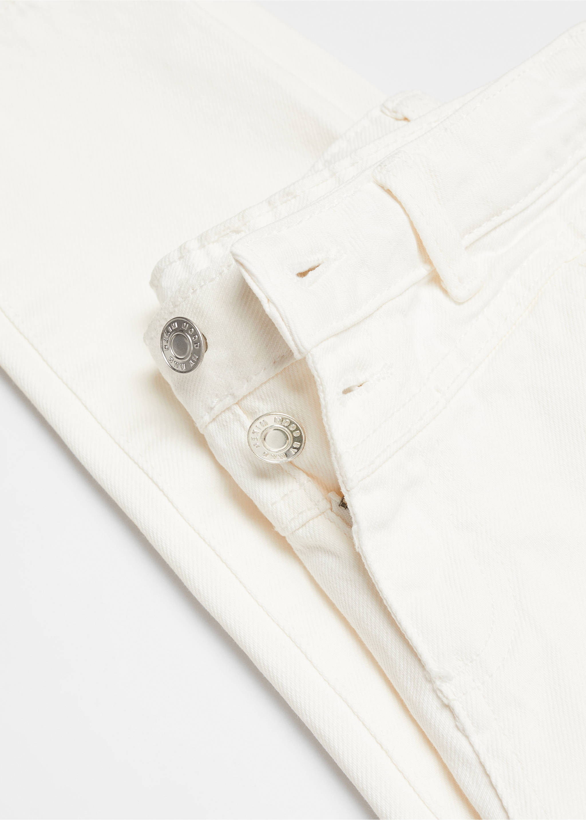 Cotton mom-fit jeans - Details of the article 8, White. Ref: 67043688-00.