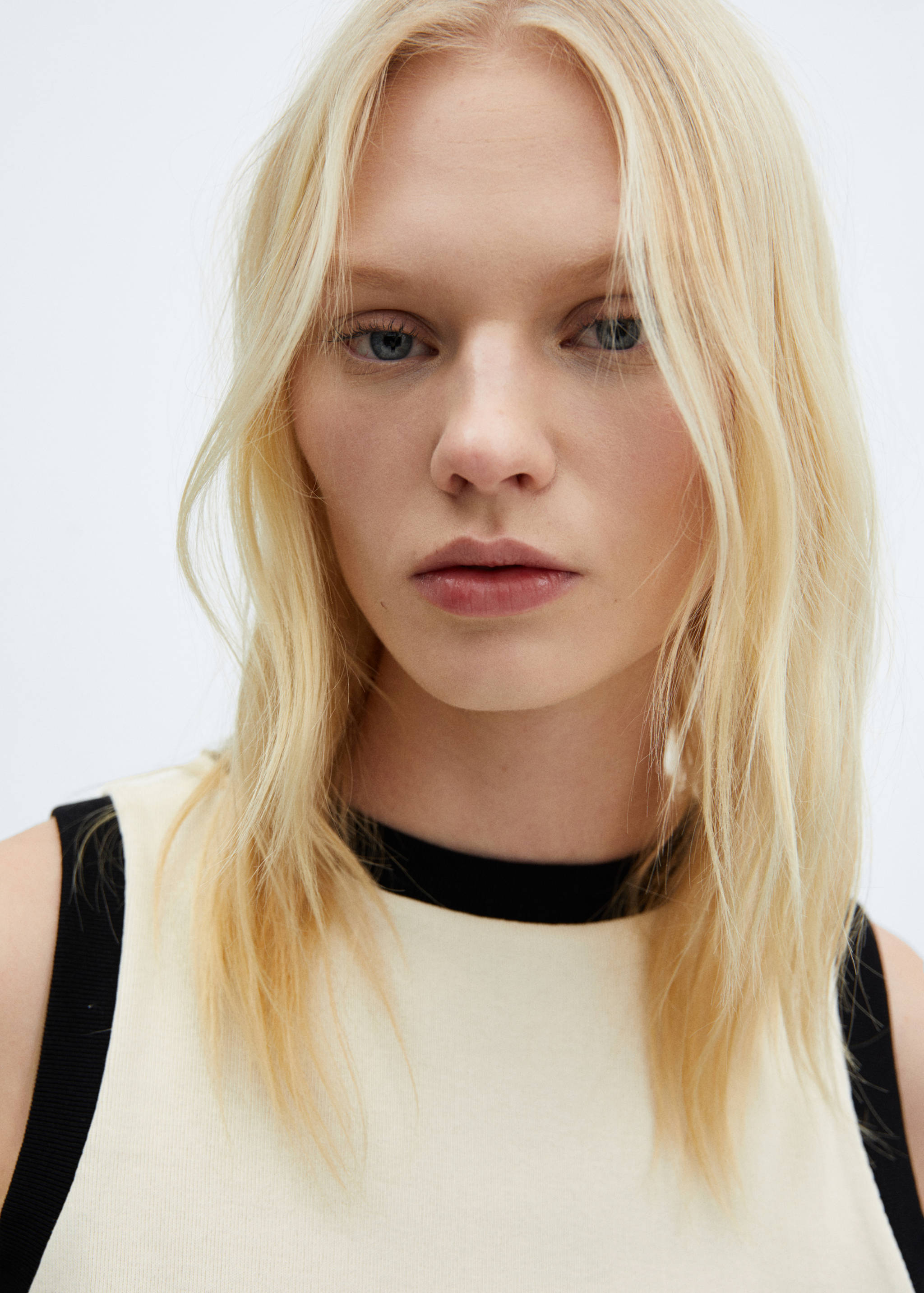 Top debruns contraste - Pormenor do artigo 1