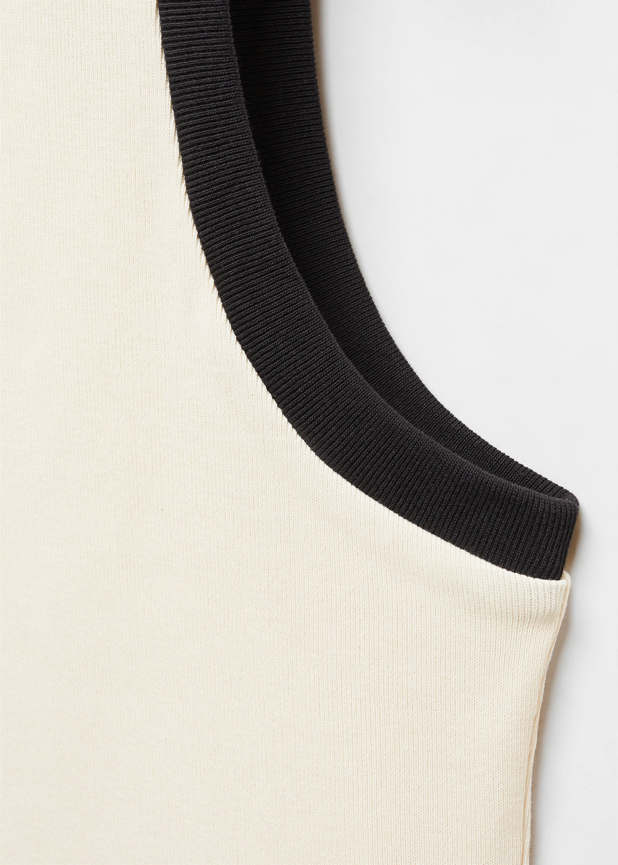 Top debruns contraste - Pormenor do artigo 8