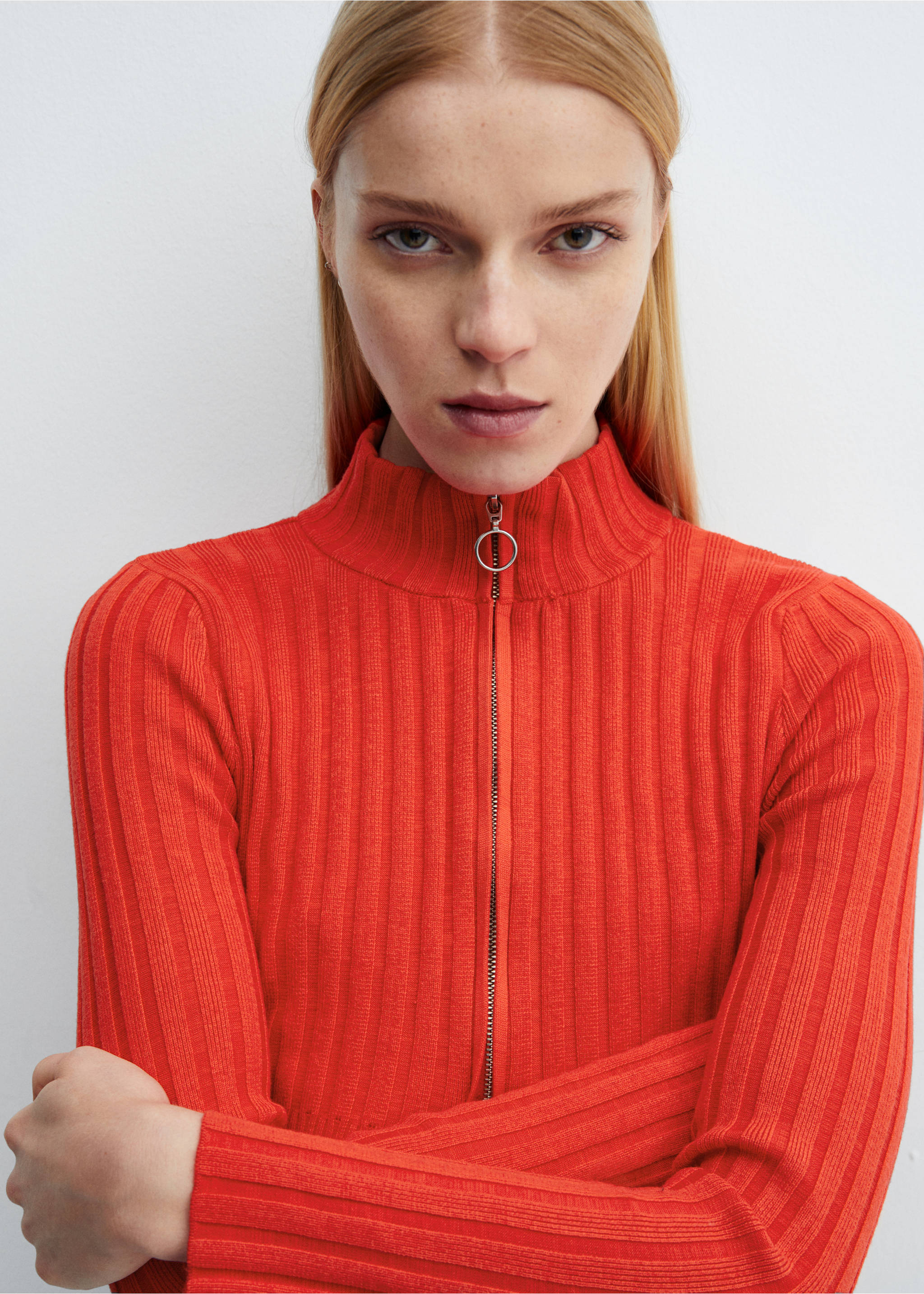 Crop-Cardigan mit Reißverschluss - Detail des Artikels 1, Rot. Ref: 67044063-00.