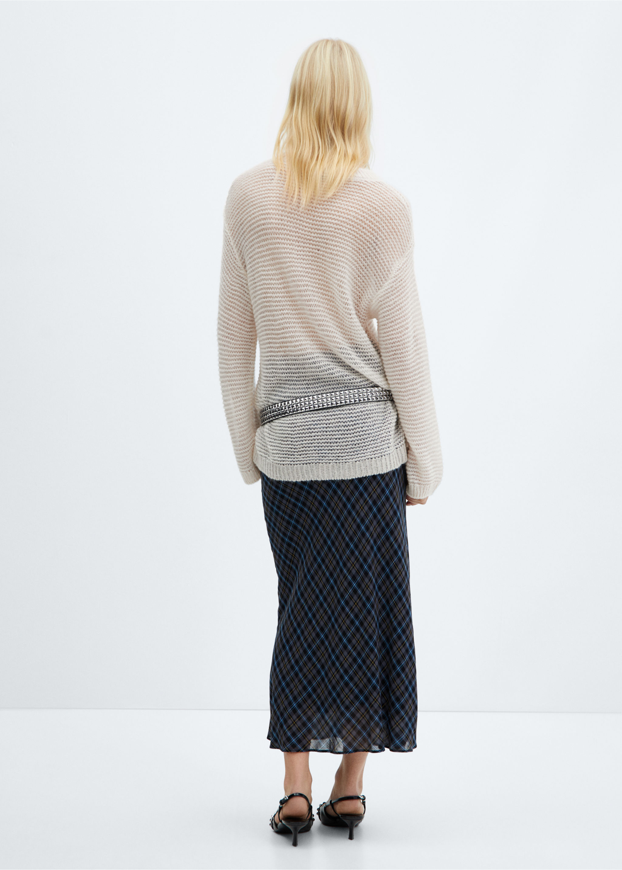 Oversized openwork sweater - Reverse of the article