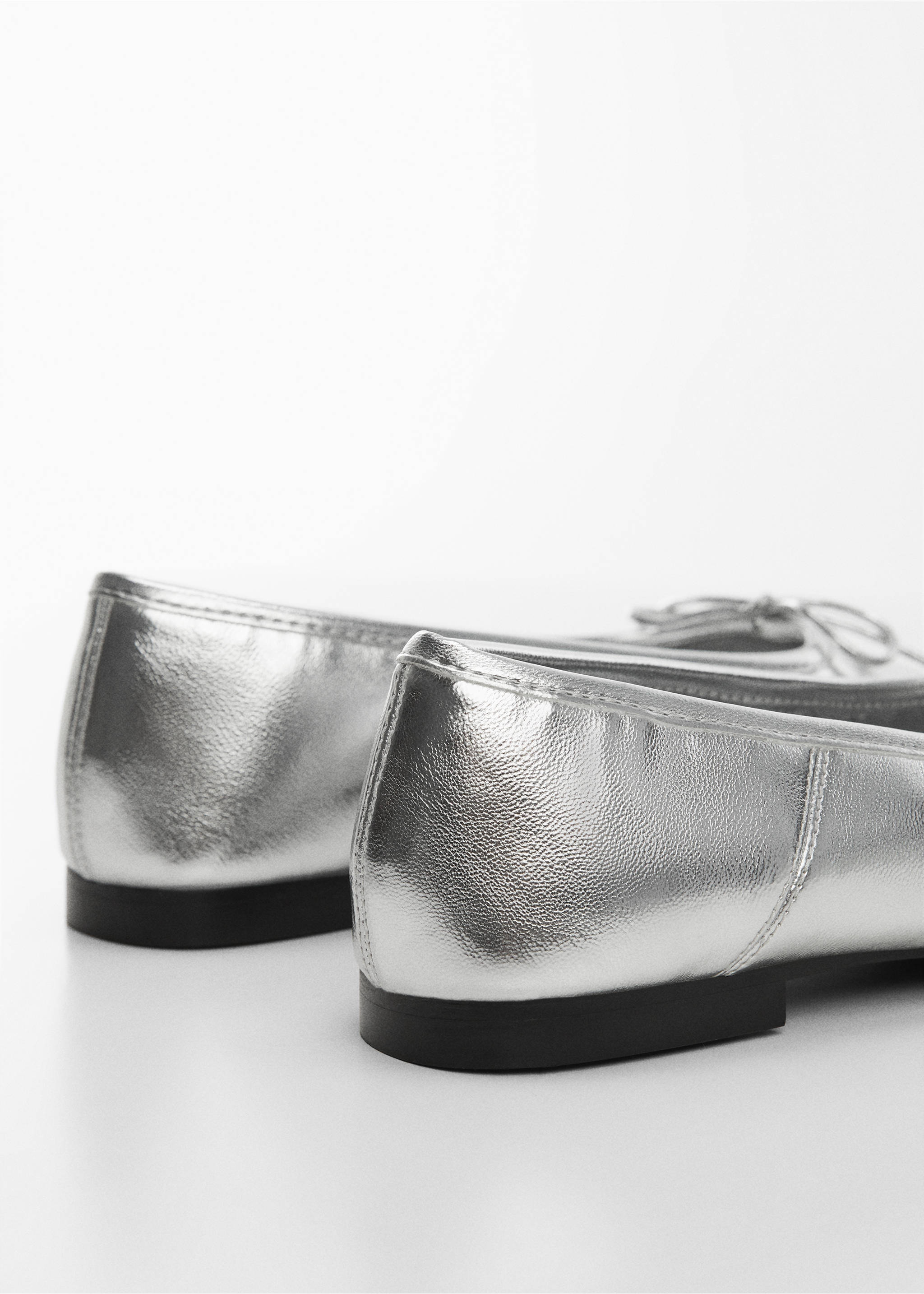Metallic ballet flats - Details of the article 1, Silver. Ref: 67044449-00.
