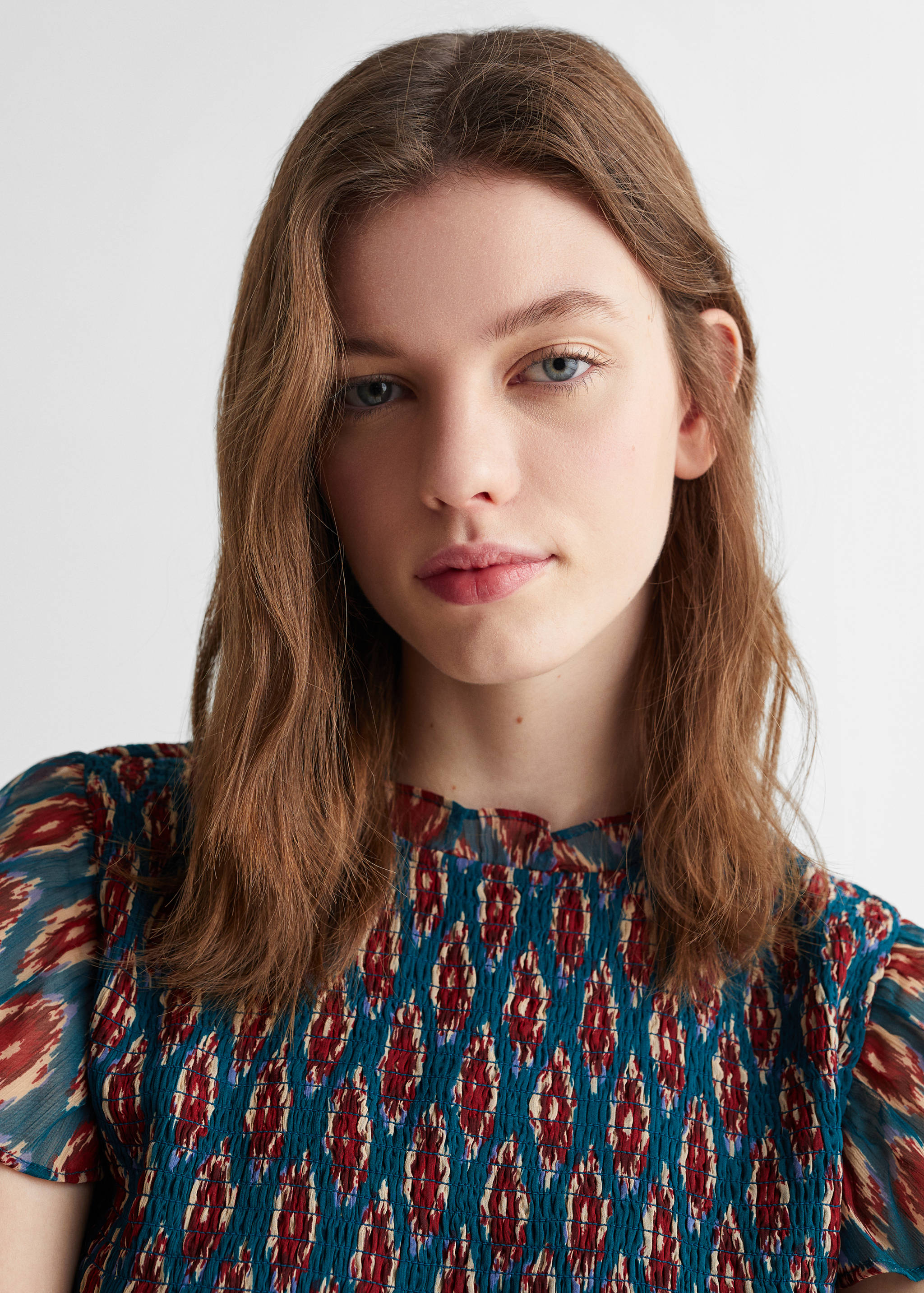 Blusa enrugada de manga com folho - Pormenor do artigo 1