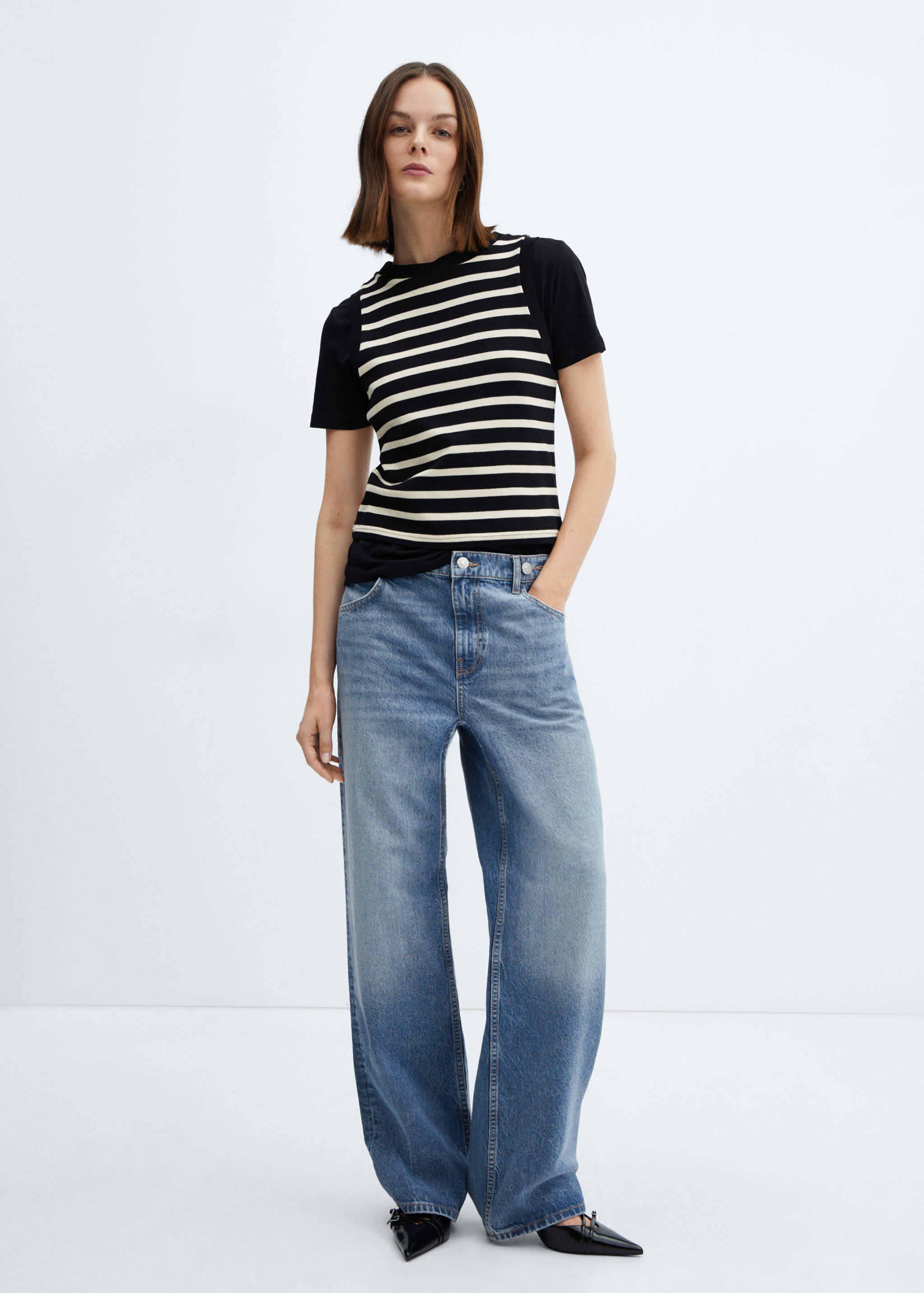 Loose mid-rise wide leg jeans - General plane