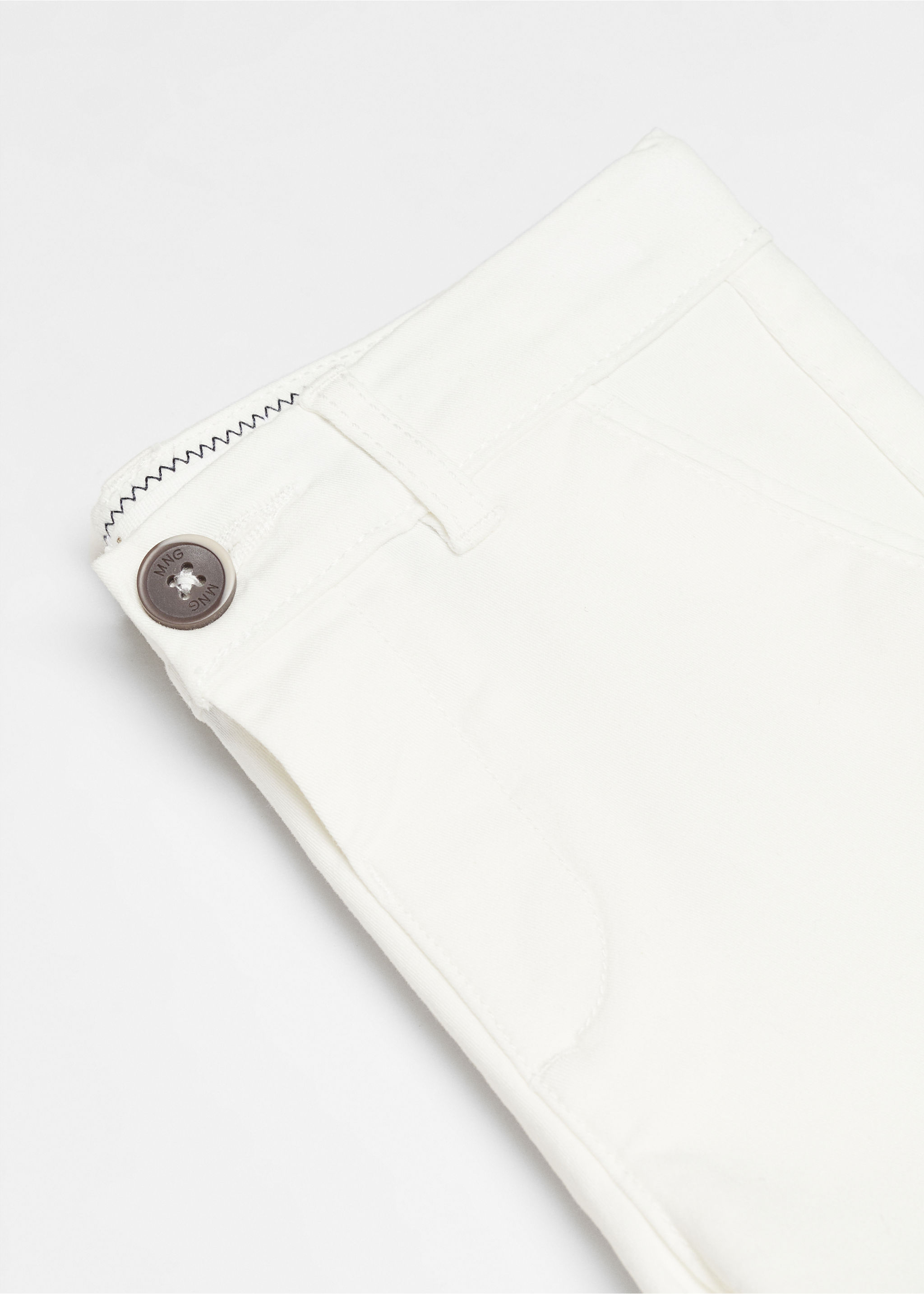 Slim-Fit-Bermudashorts im Chino-Stil aus Baumwolle - Detail des Artikels 0