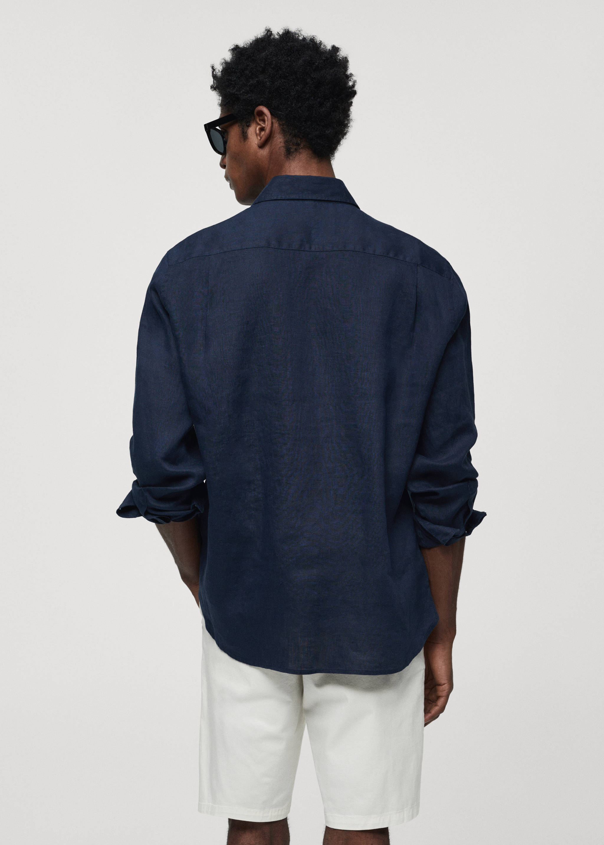 Classic fit 100% linen shirt - Reverse of the article