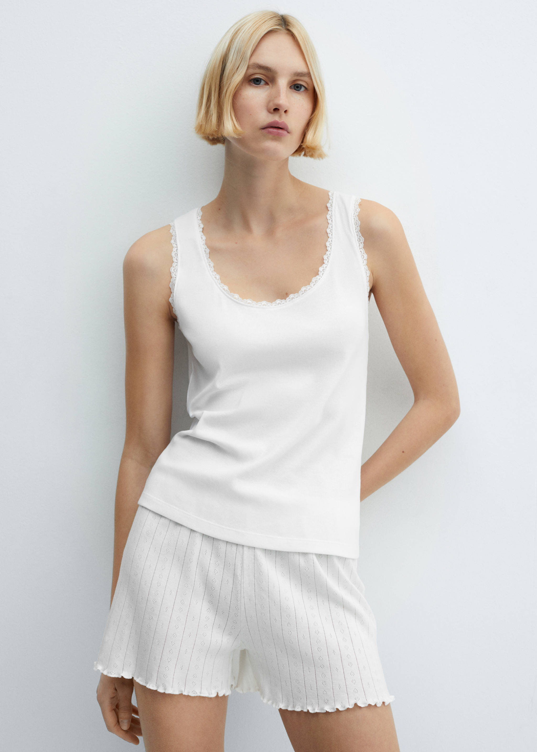 Top mit Seidenspitzen-Detail - Mittlere Ansicht