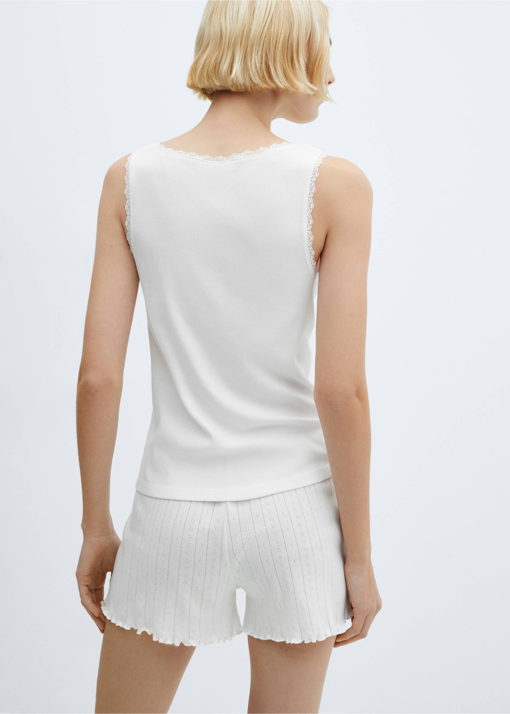 Top mit Seidenspitzen-Detail - Rückseite des Artikels, Weiß. Ref: 67045998-00.