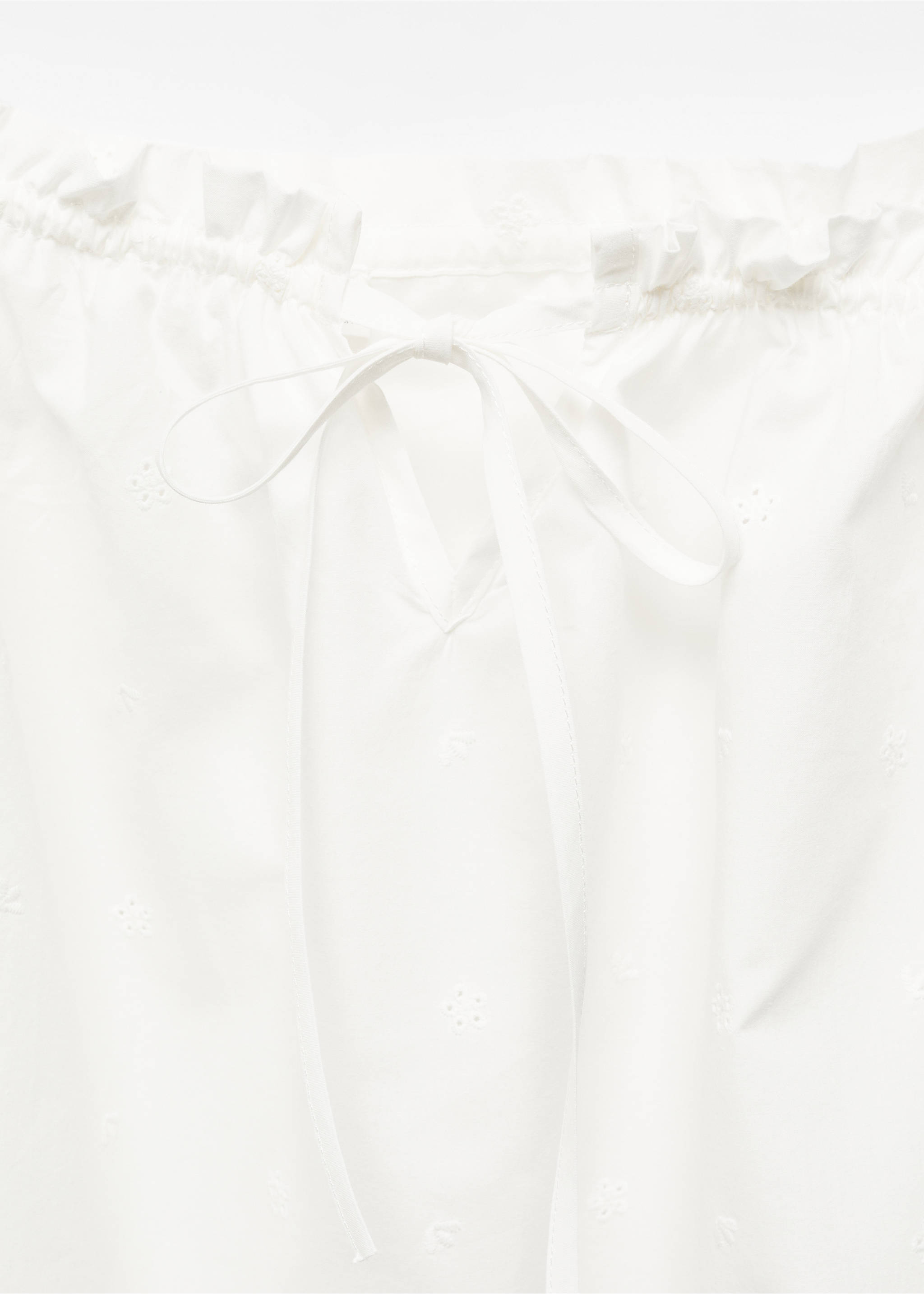 Baumwoll-Nachthemd mit Lochdetails - Detail des Artikels 8, Weiß. Ref: 67046020-00.