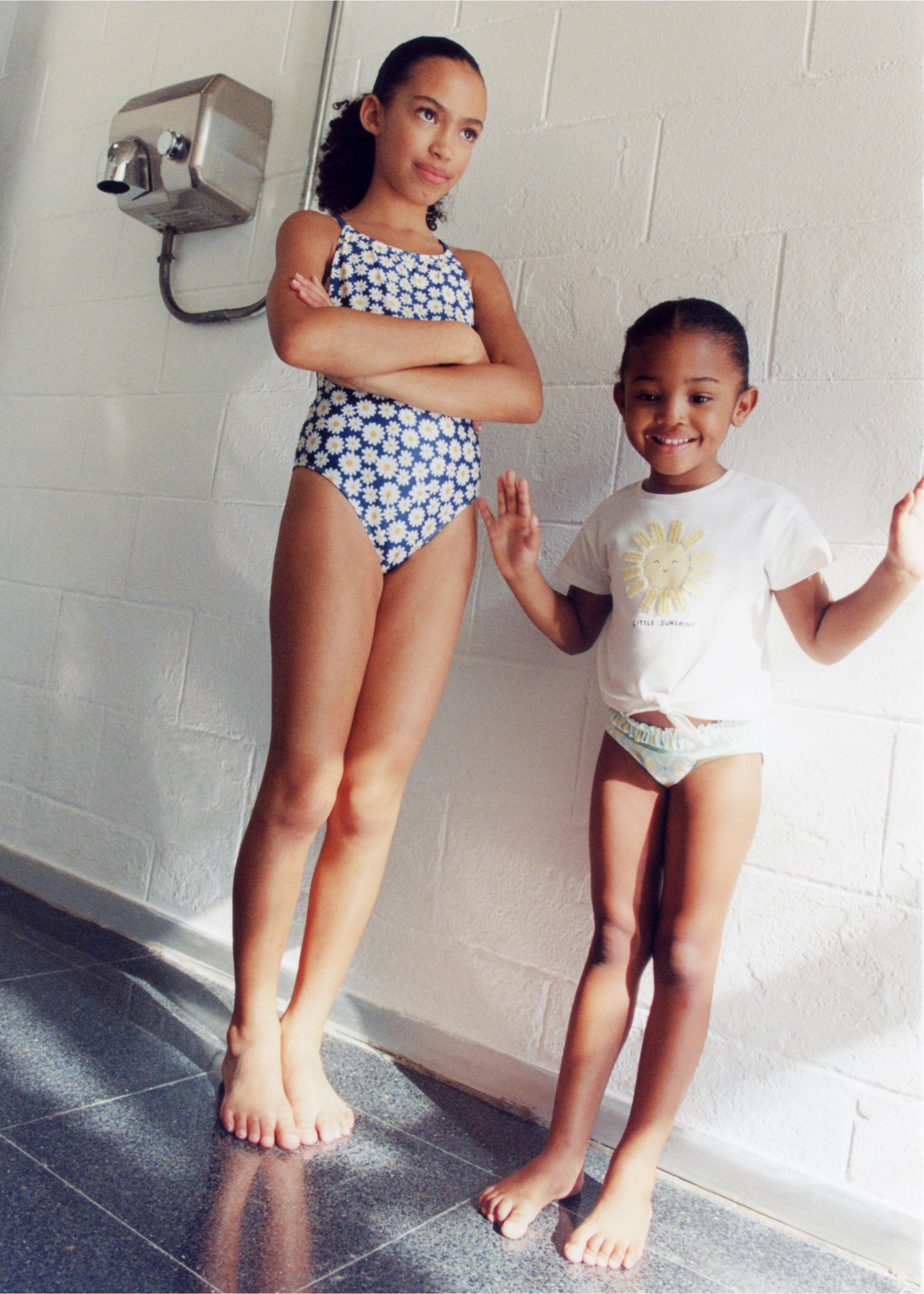 Bañador estampado margaritas - Detalle del artículo 5, Azul marino oscuro. Ref: 67046023-00.