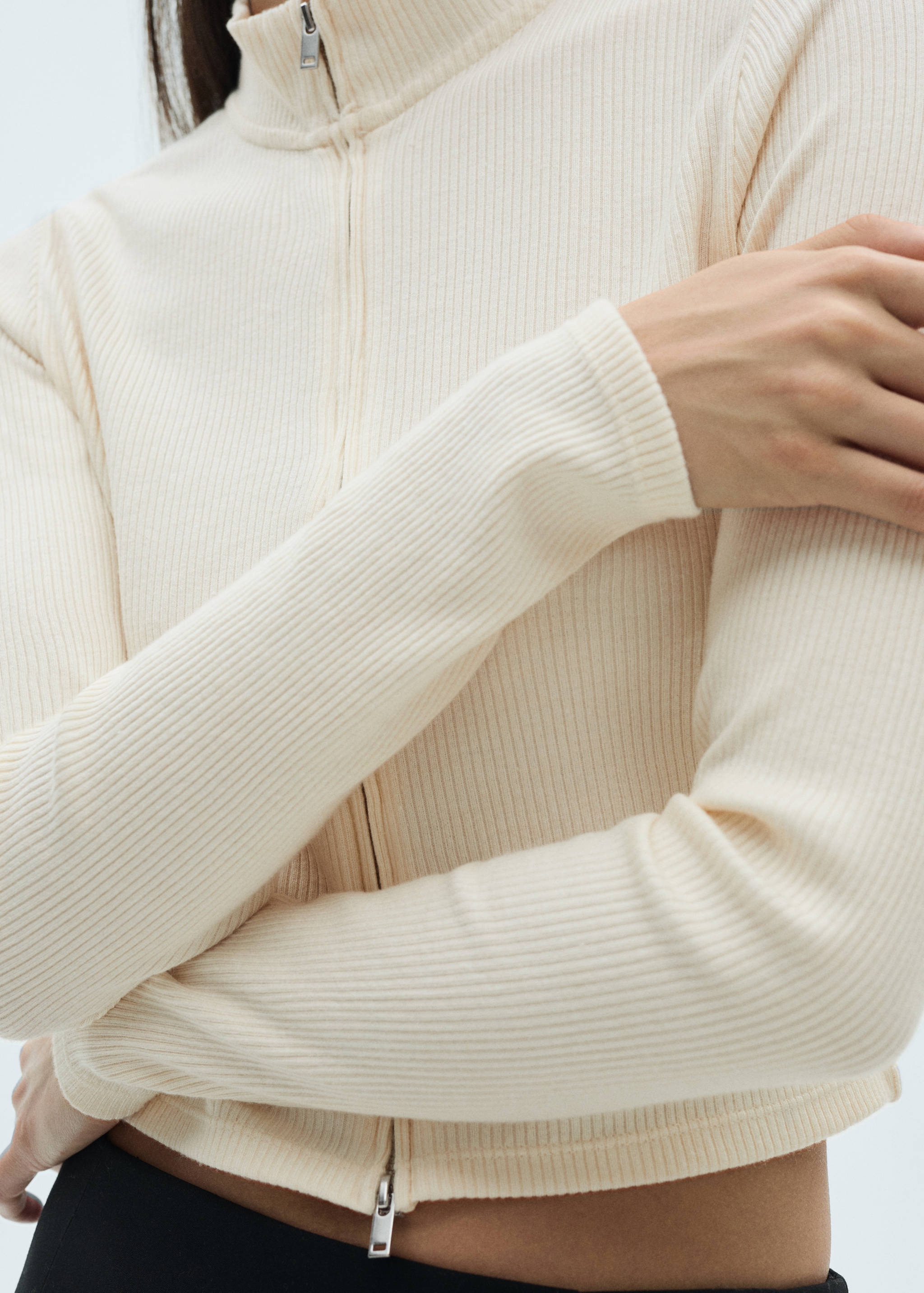 Cardigan mit halbhohem Kragen und Reißverschluss - Detail des Artikels 6