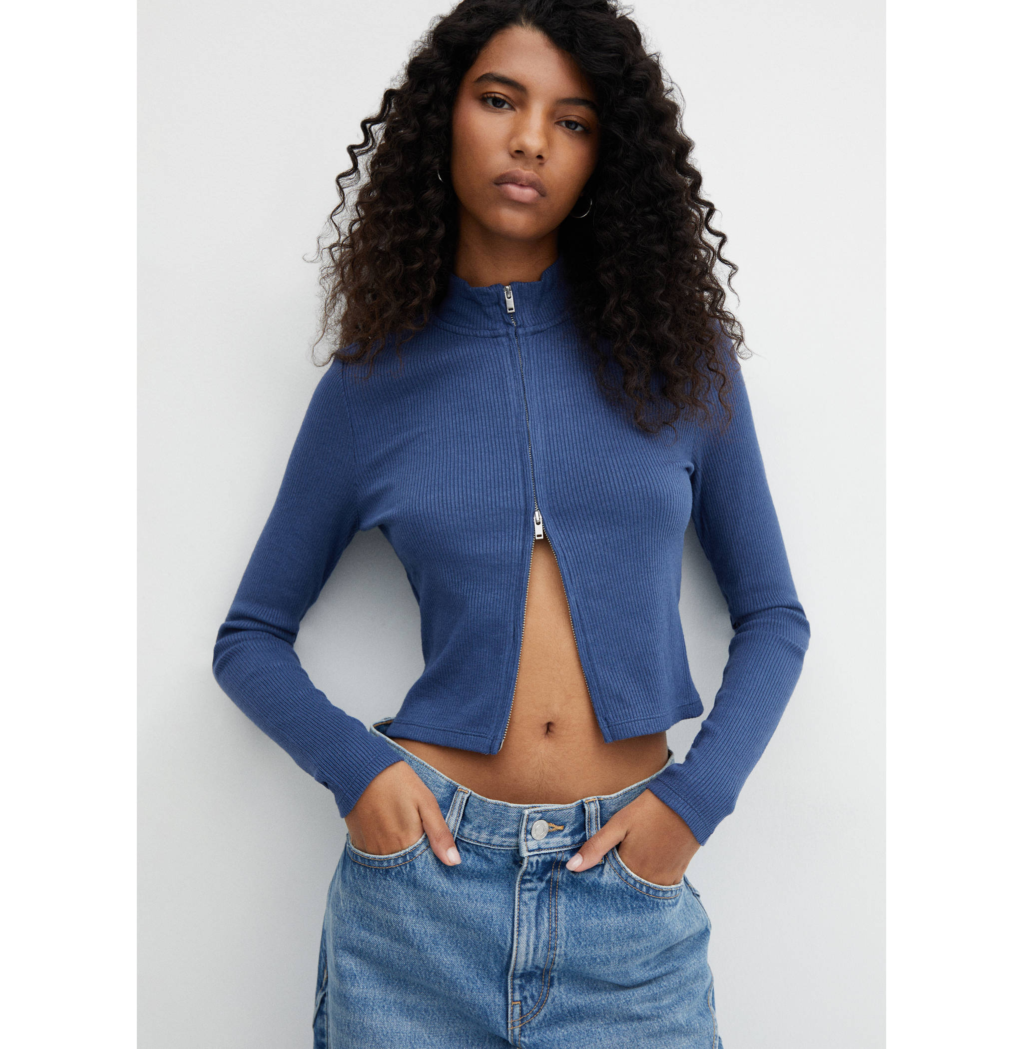 Cardigan mit halbhohem Kragen und Reißverschluss - Mittlere Ansicht