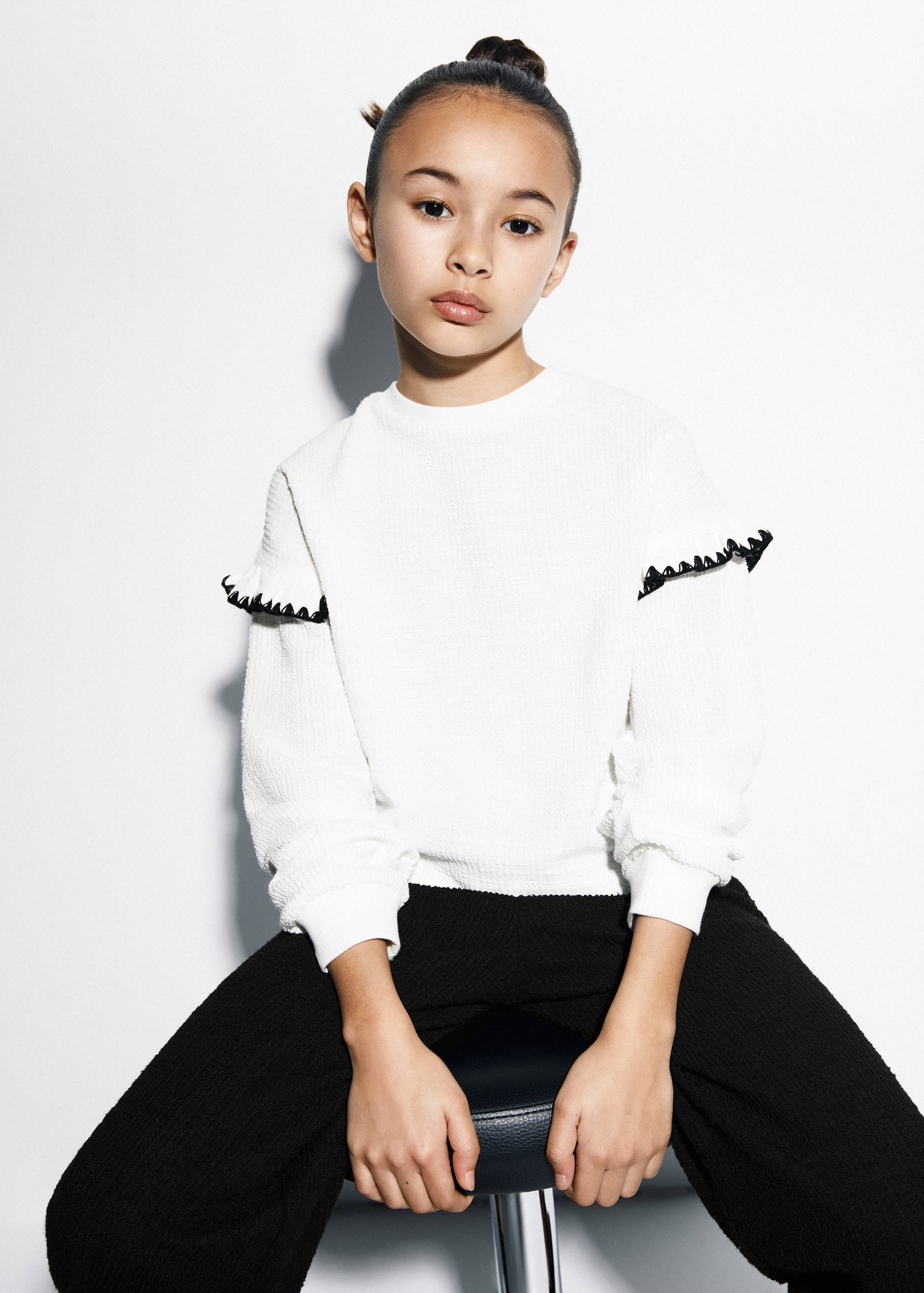 Sweat-shirt texturé volants - Plan moyen