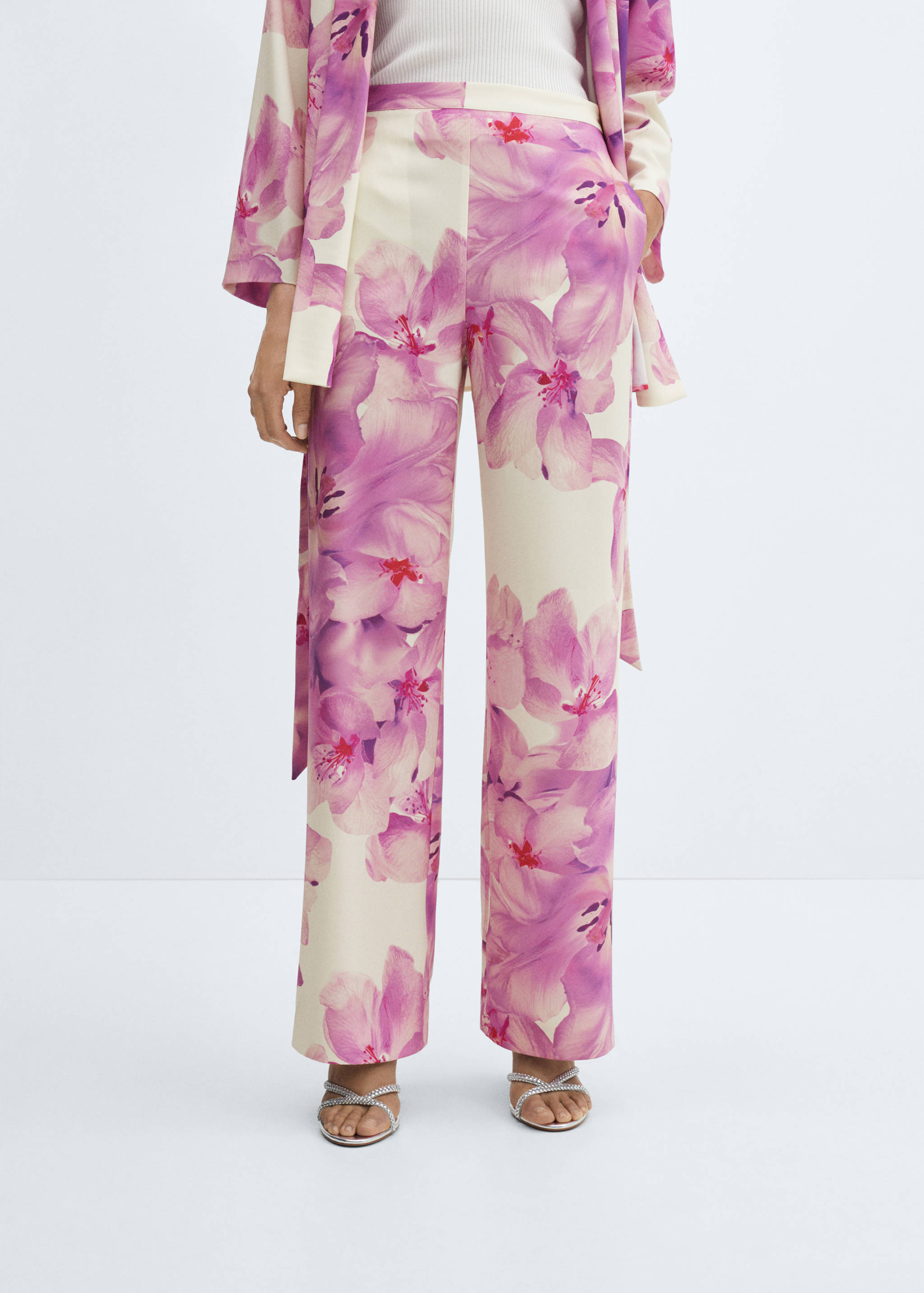 Gerade Hose mit floralem Print - Mittlere Ansicht