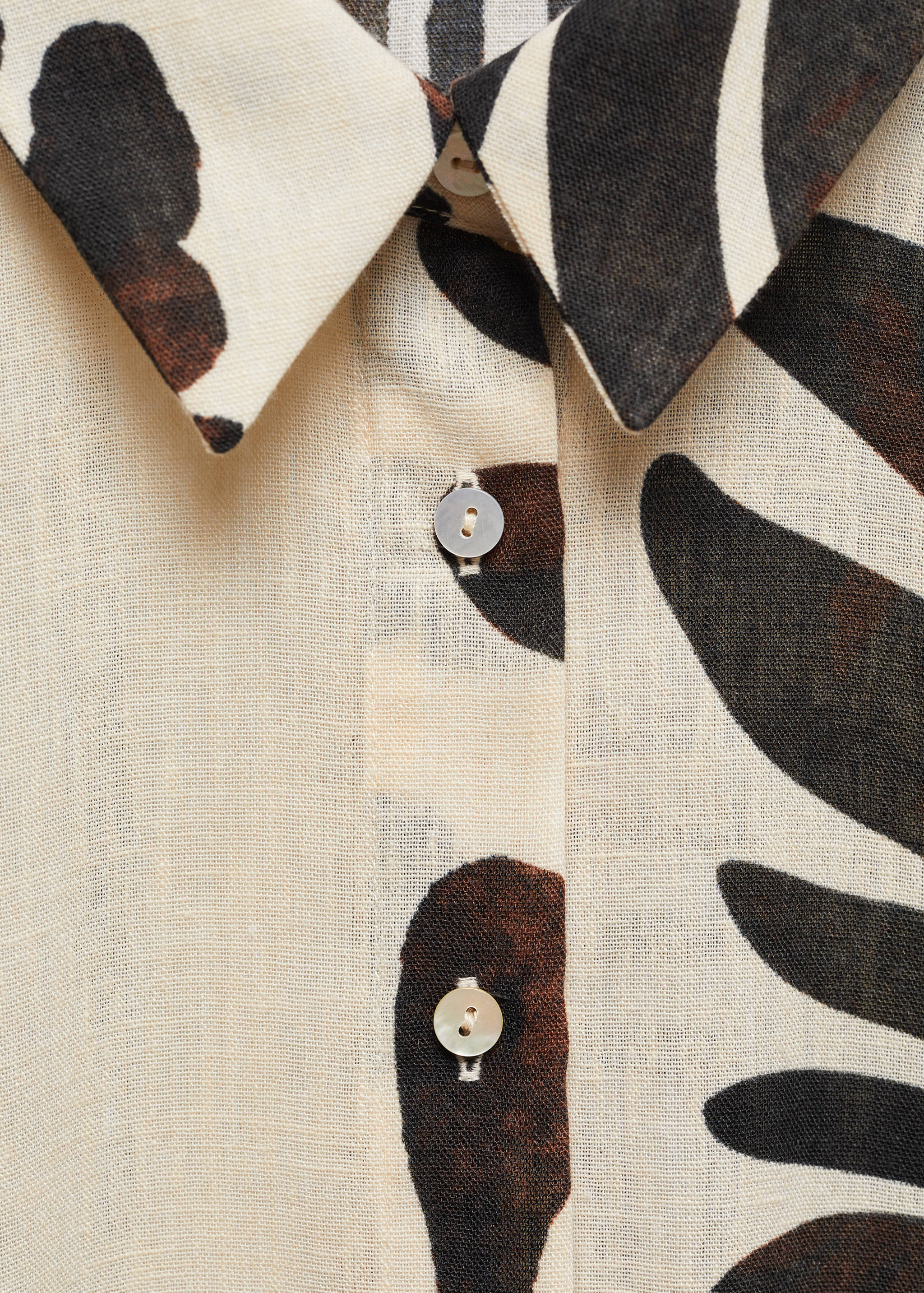 Gemustertes Hemdblusenkleid in Wickel-Optik - Detail des Artikels 8