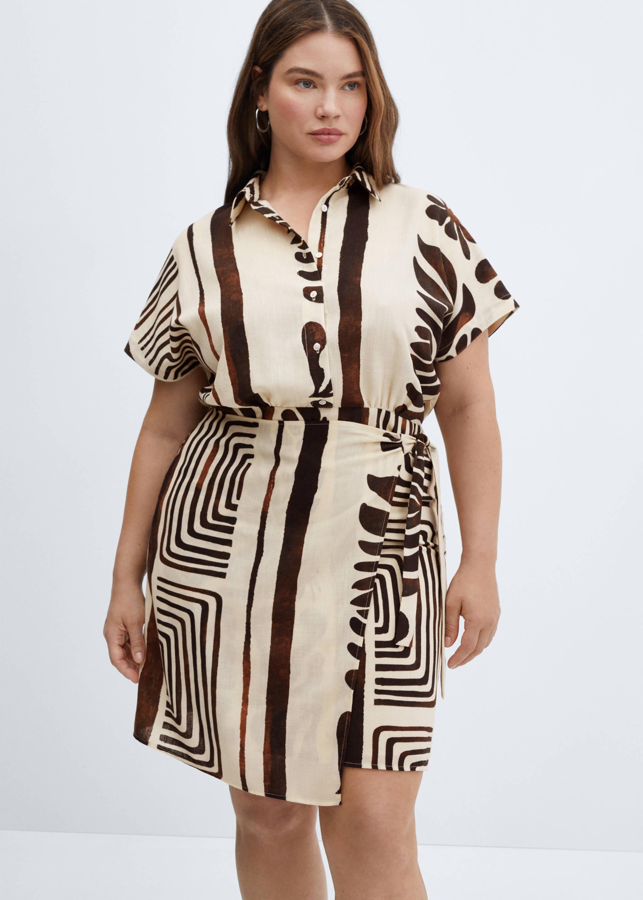 Gemustertes Hemdblusenkleid in Wickel-Optik - Detail des Artikels 5