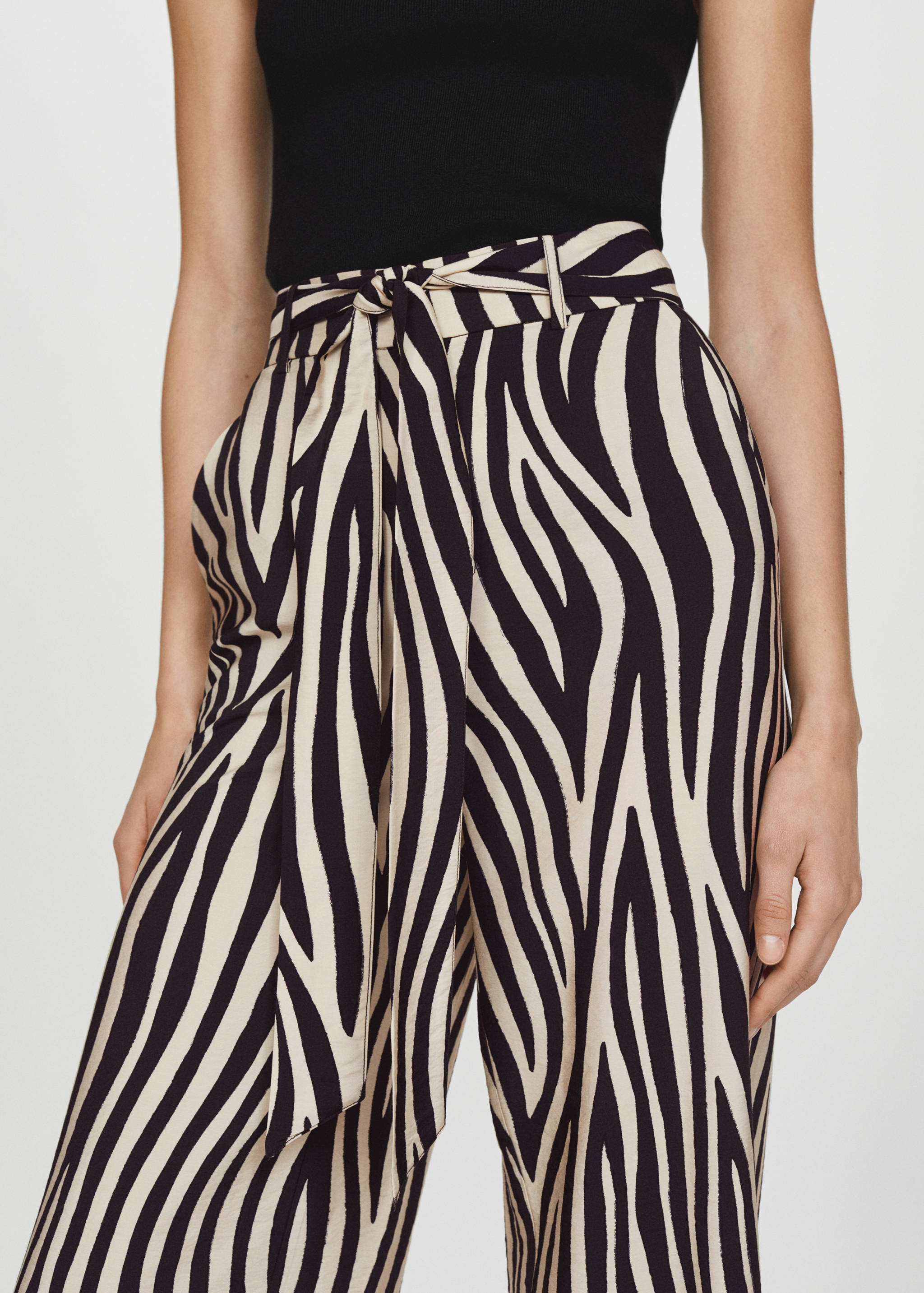 Calças estampadas com laço - Pormenor do artigo 6