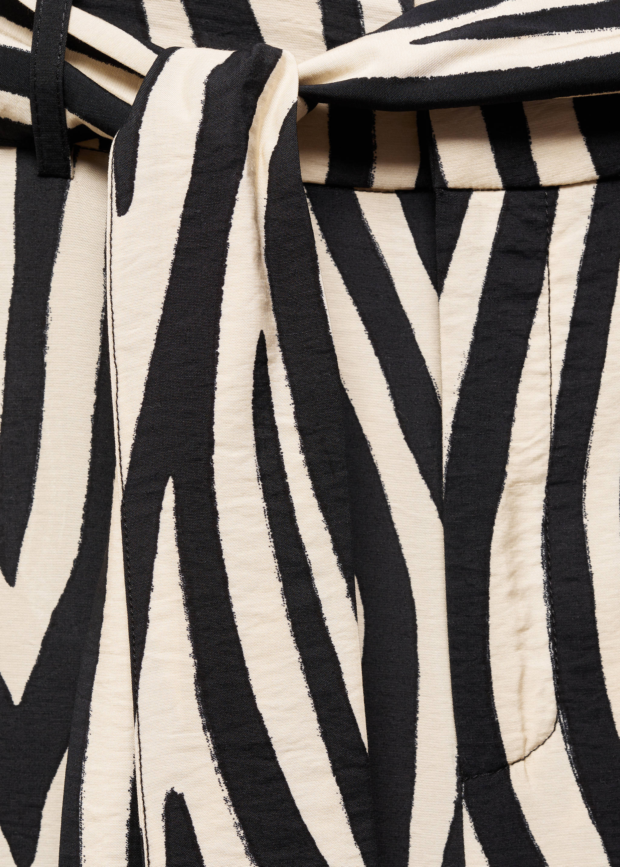 Calças estampadas com laço - Pormenor do artigo 8