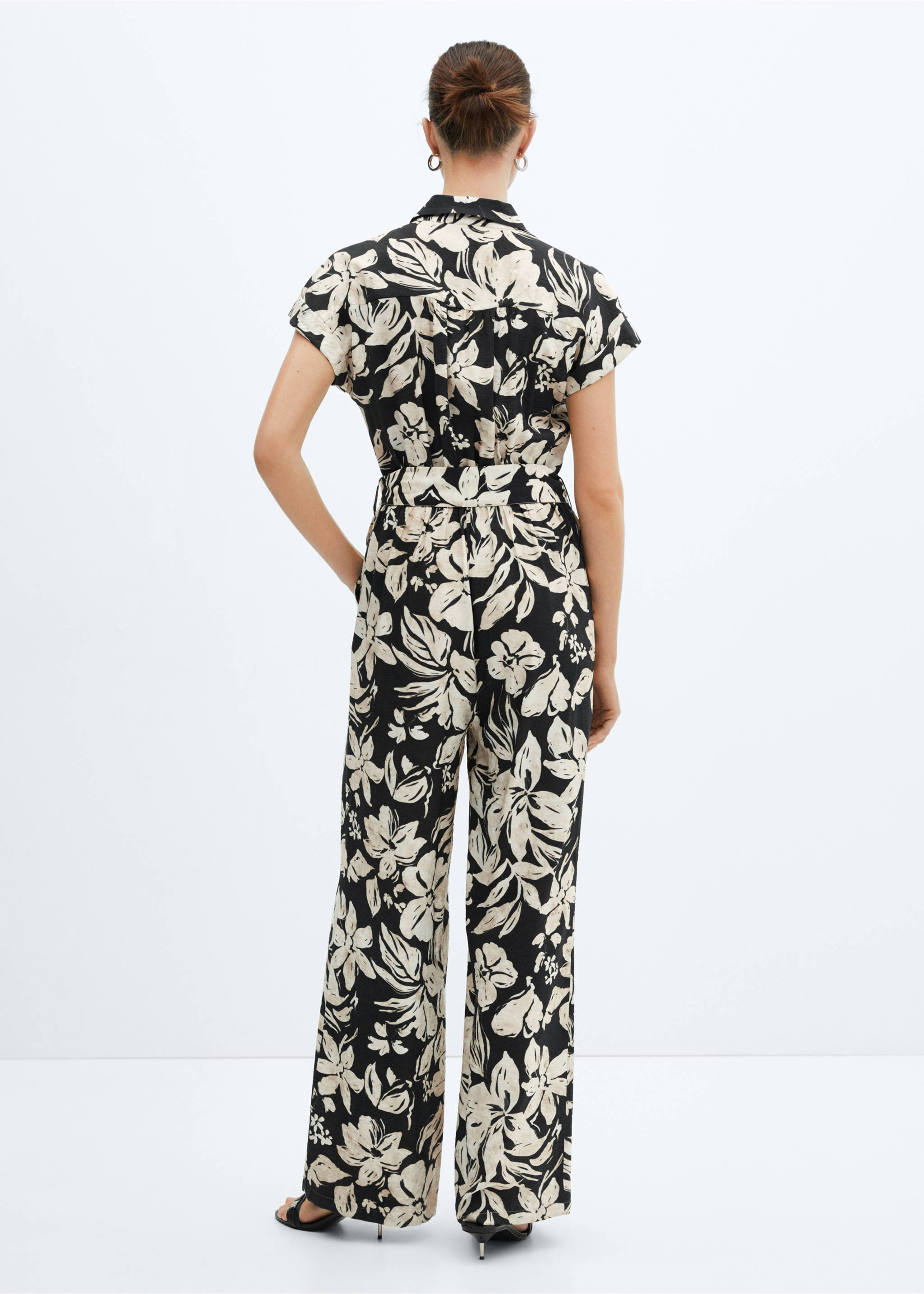 Floral print jumpsuit - Details of the article 2, Black. Ref: 67047124-00.