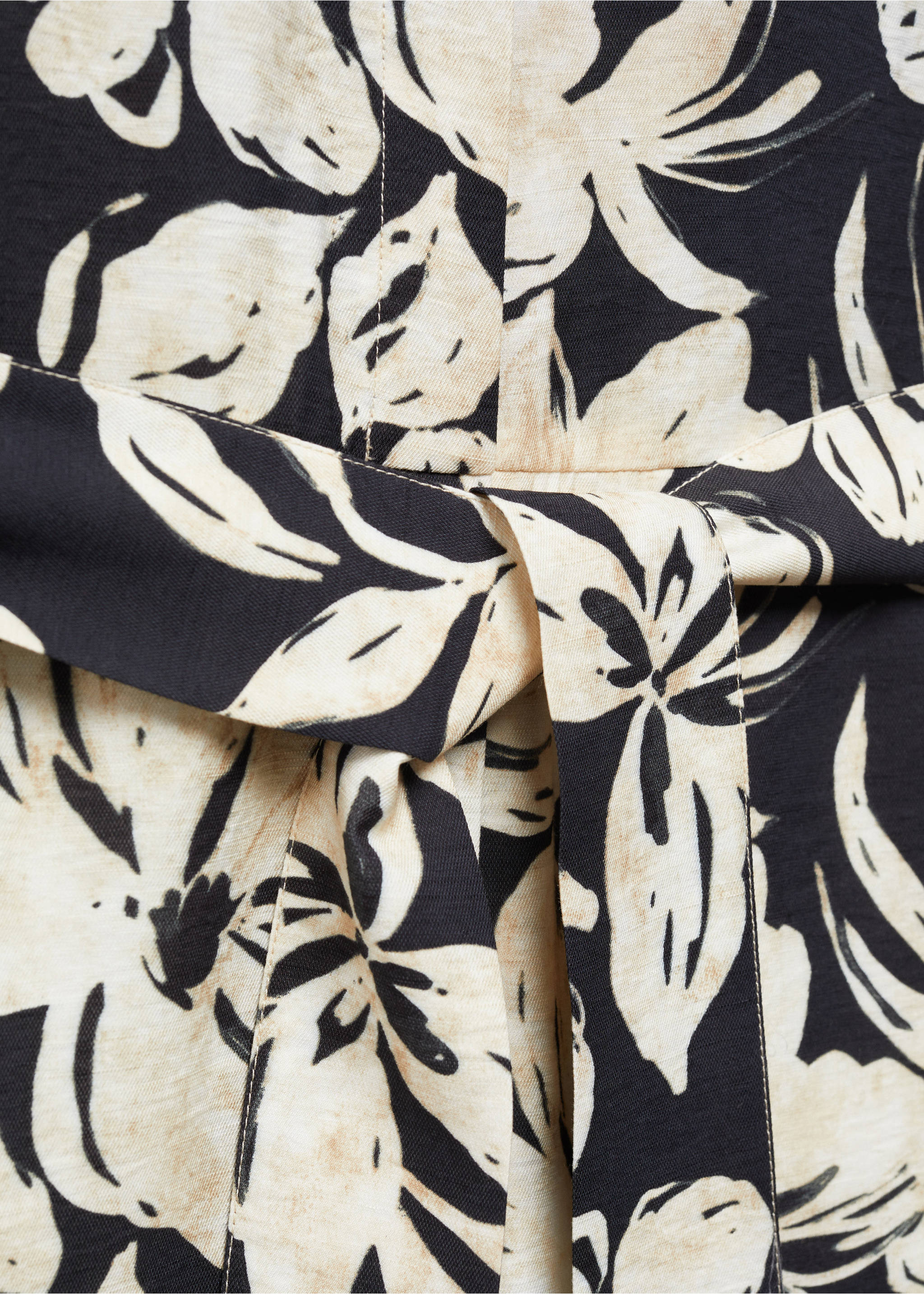 Floral print jumpsuit - Details of the article 8, Black. Ref: 67047124-00.
