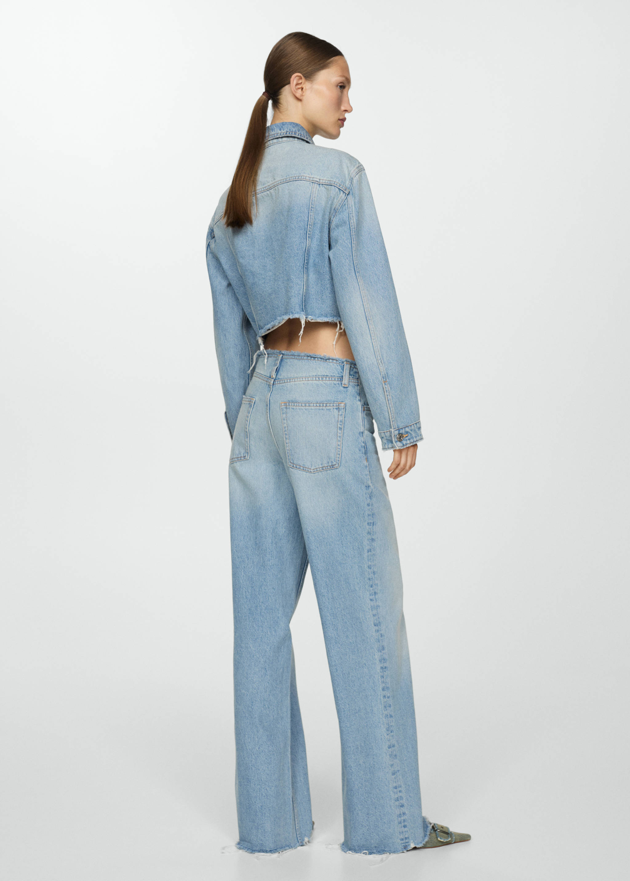 Wide leg jeans with frayed hem - Reverse of the article