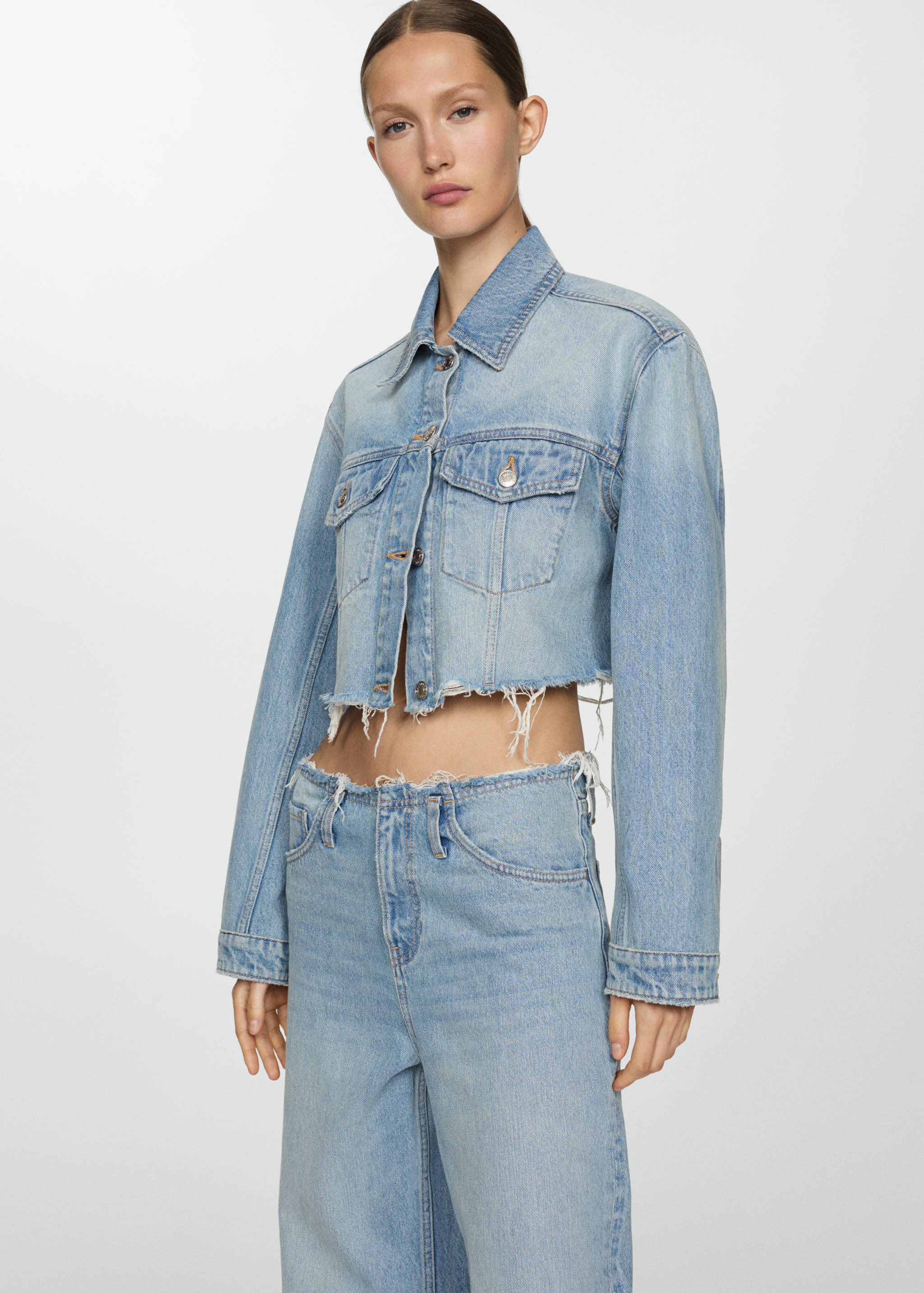 Wide leg jeans with frayed hem - Details of the article 1