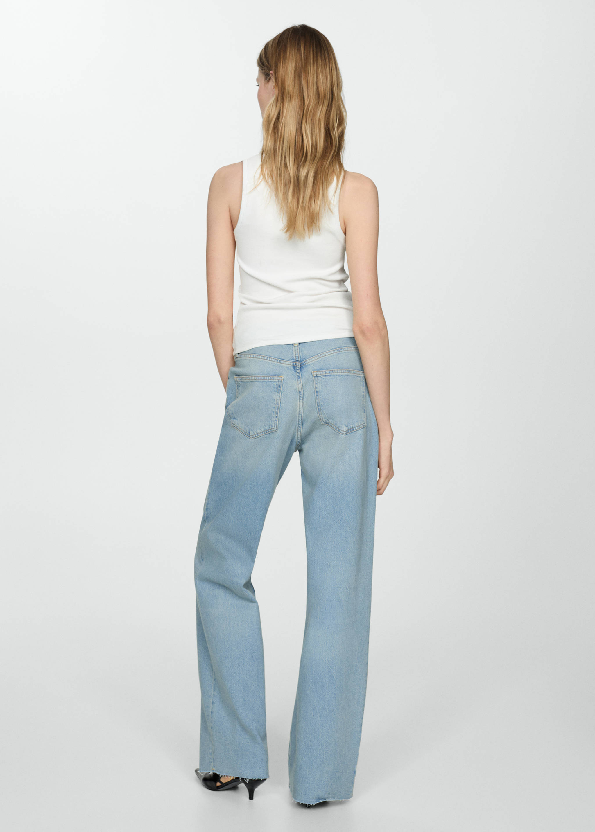 Gerade Jeans mit mittlerem Bund - Rückseite des Artikels