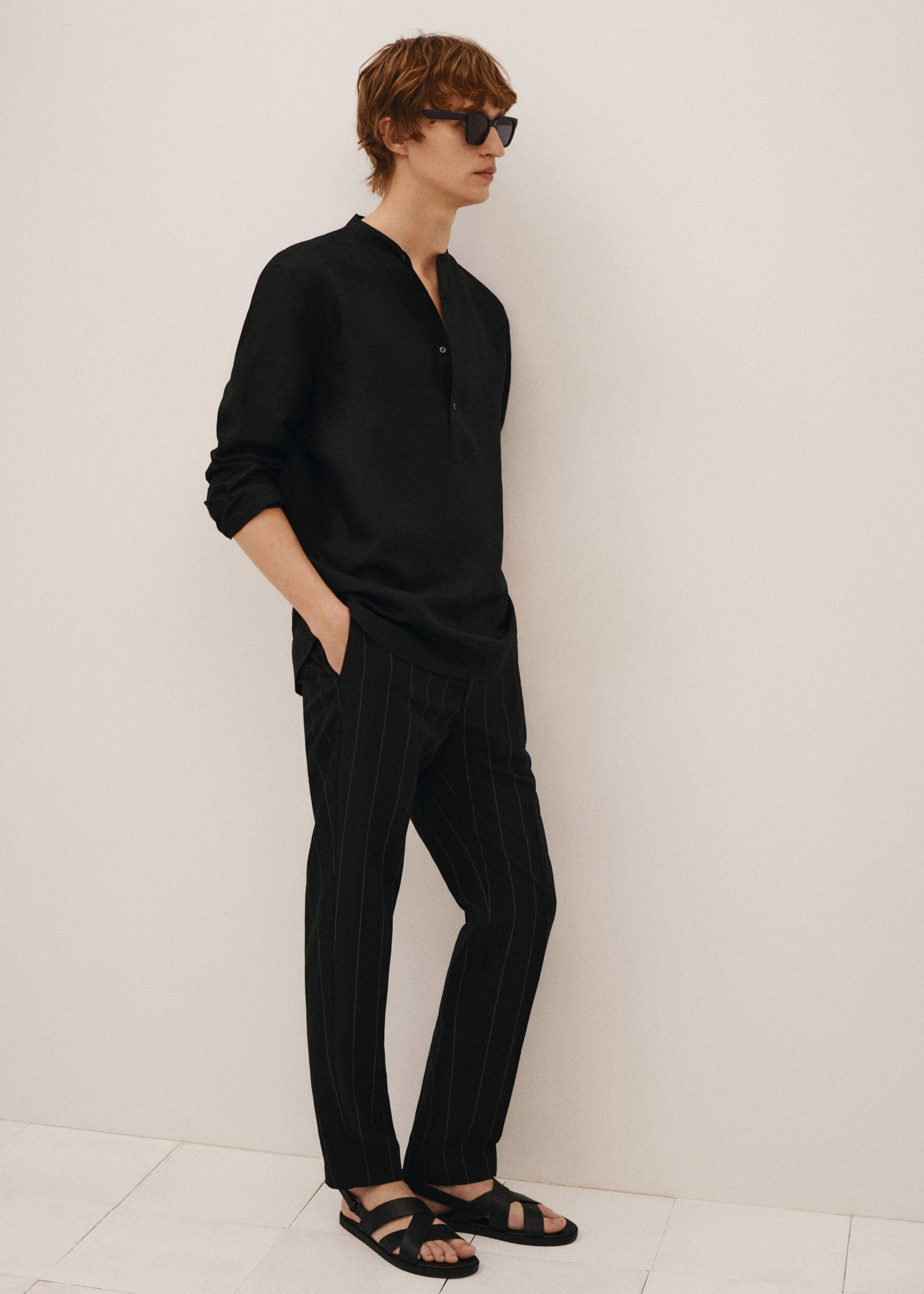 Slim-fit linen pants with pinstripes - Details of the article 3