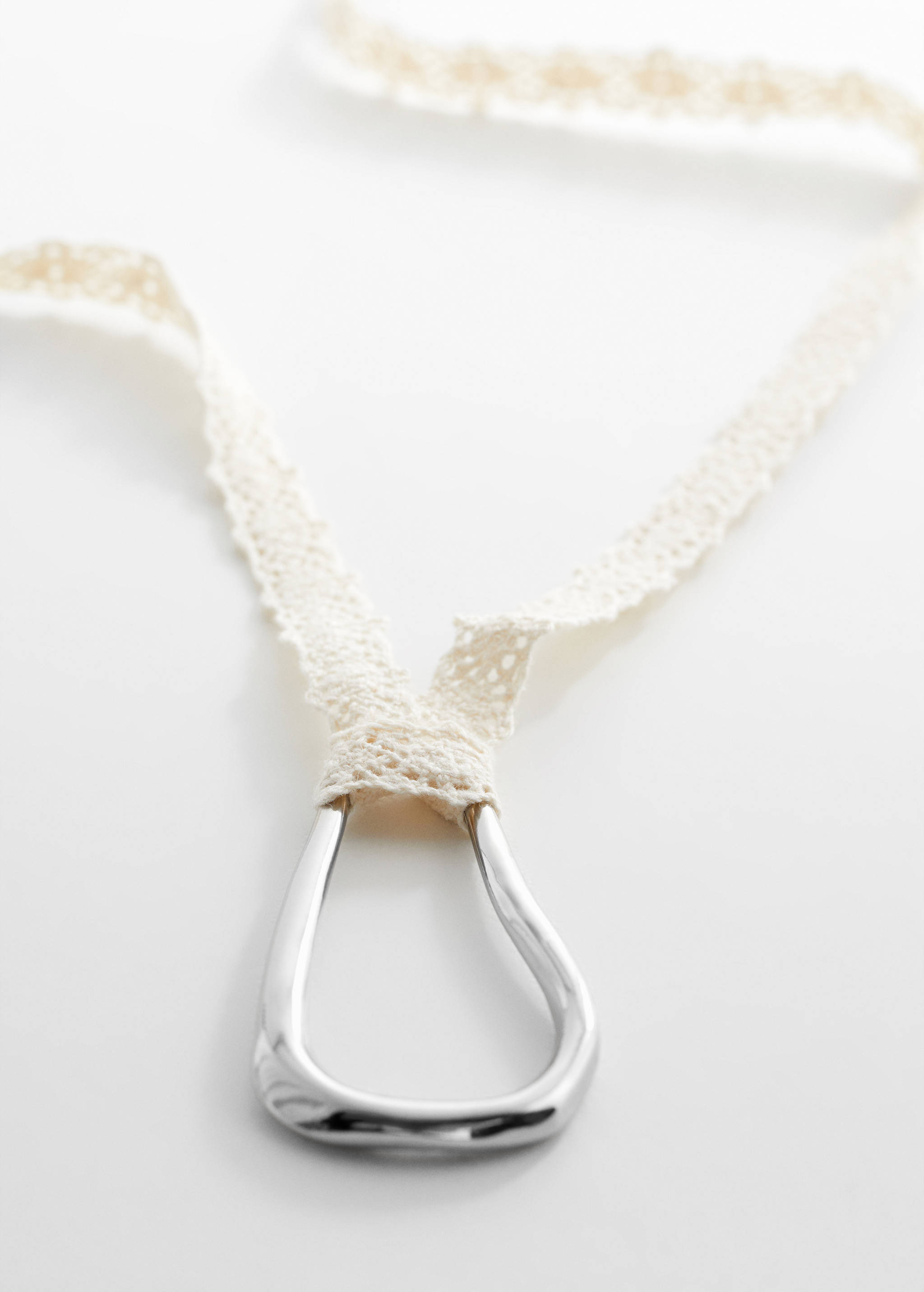 Lace ribbon pendant necklace - Details of the article 1