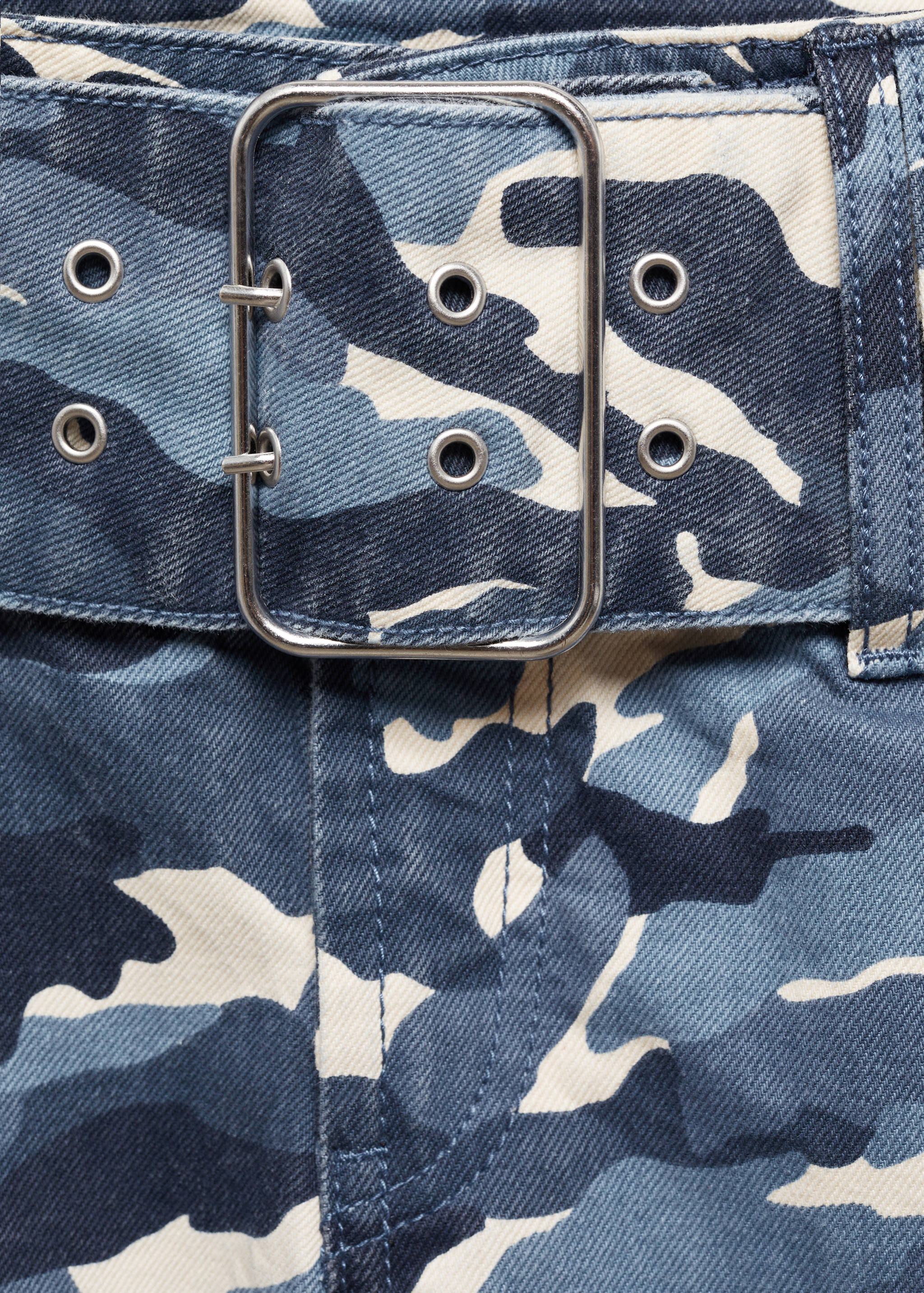 Camouflage mini-skirt with belt - Details of the article 8