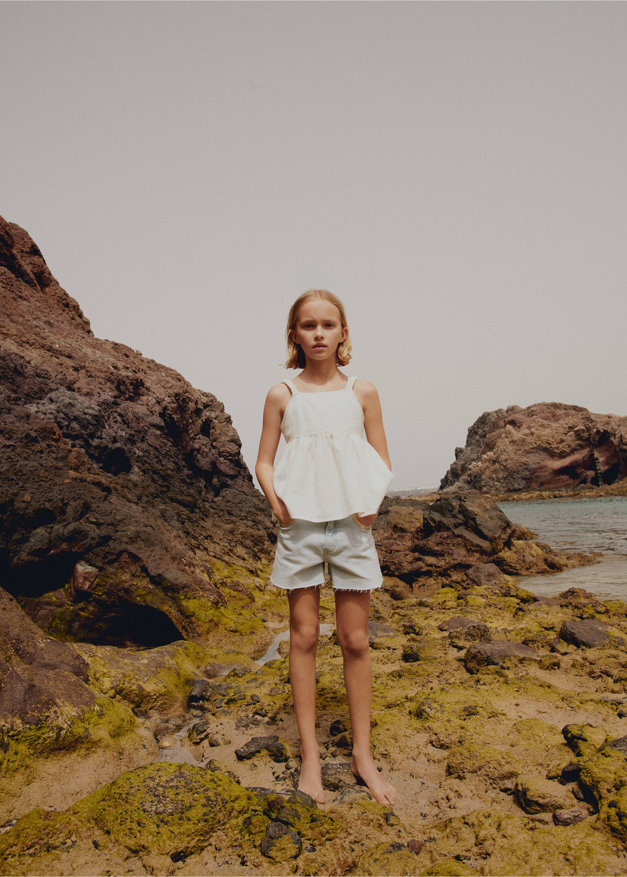Denim shorts with frayed hem - Details of the article 5, Light Blue. Ref: 67047918-00.