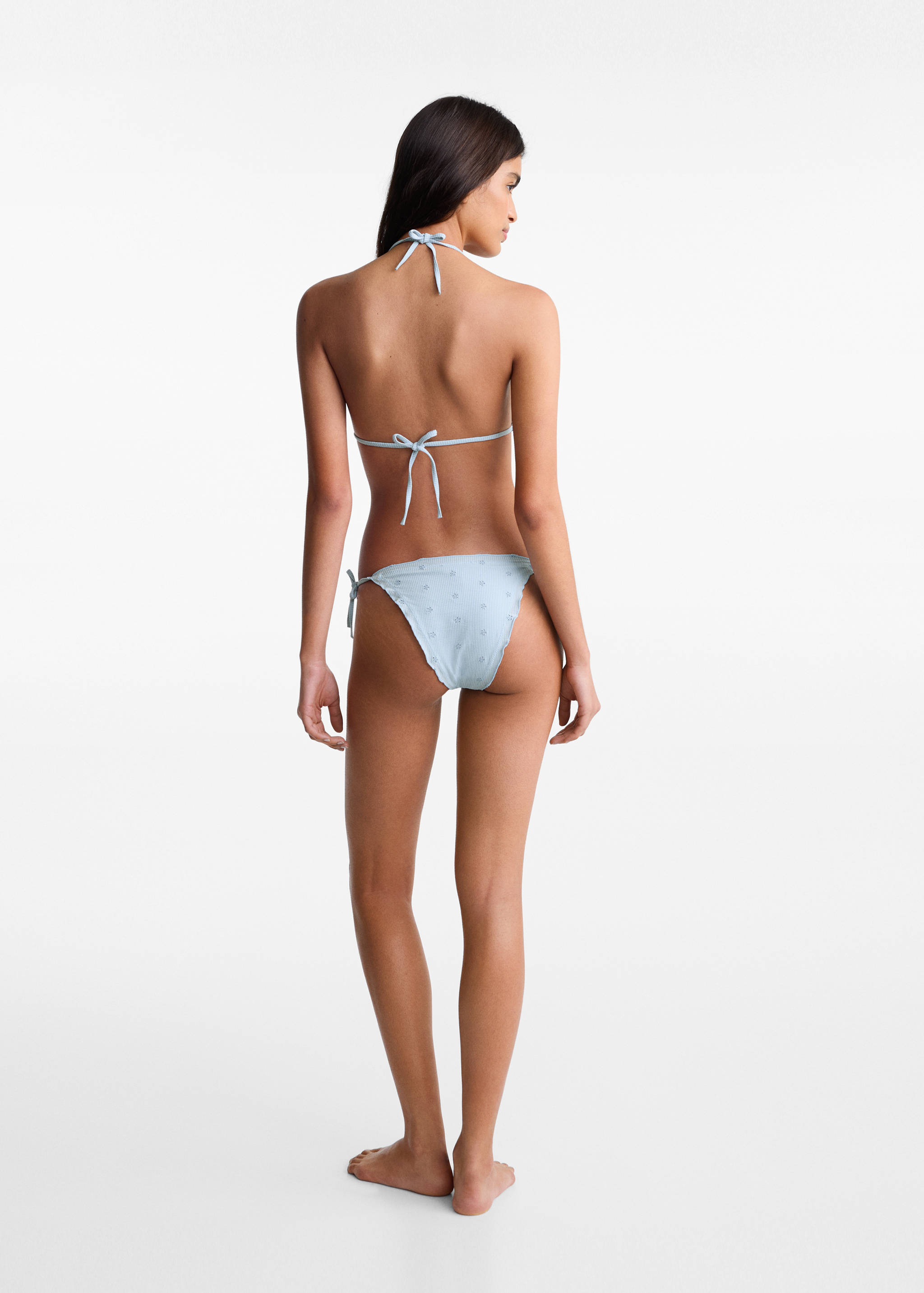 Flower-embroidered bikini - Reverse of the article