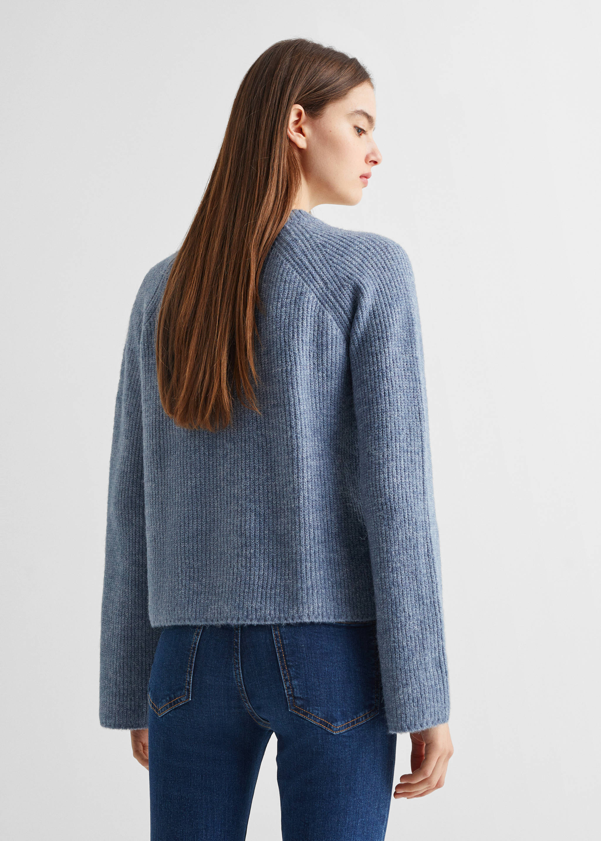Neck cut-out sweater - Reverse of the article