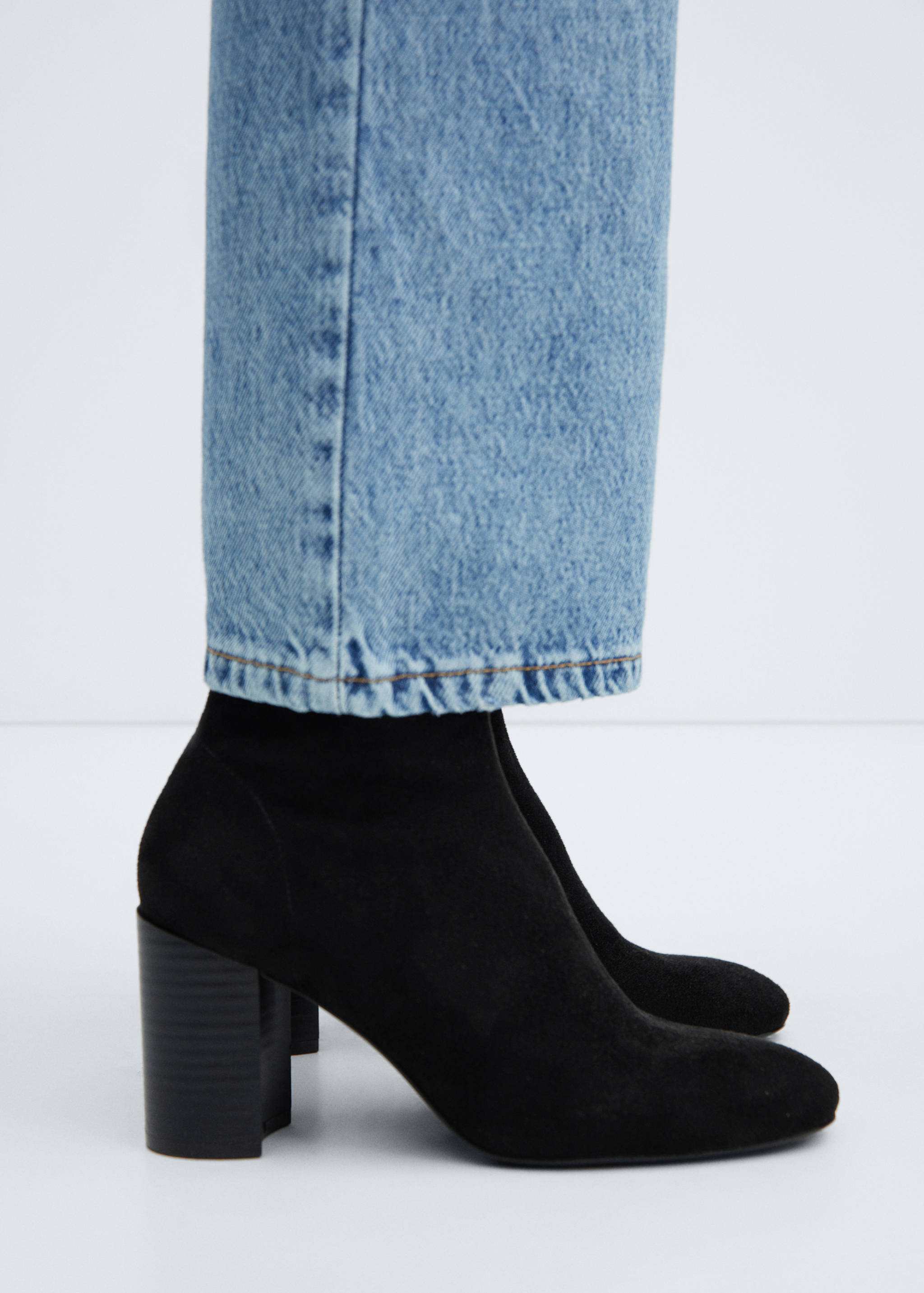 Round-toe heeled ankle boots - Details of the article 9