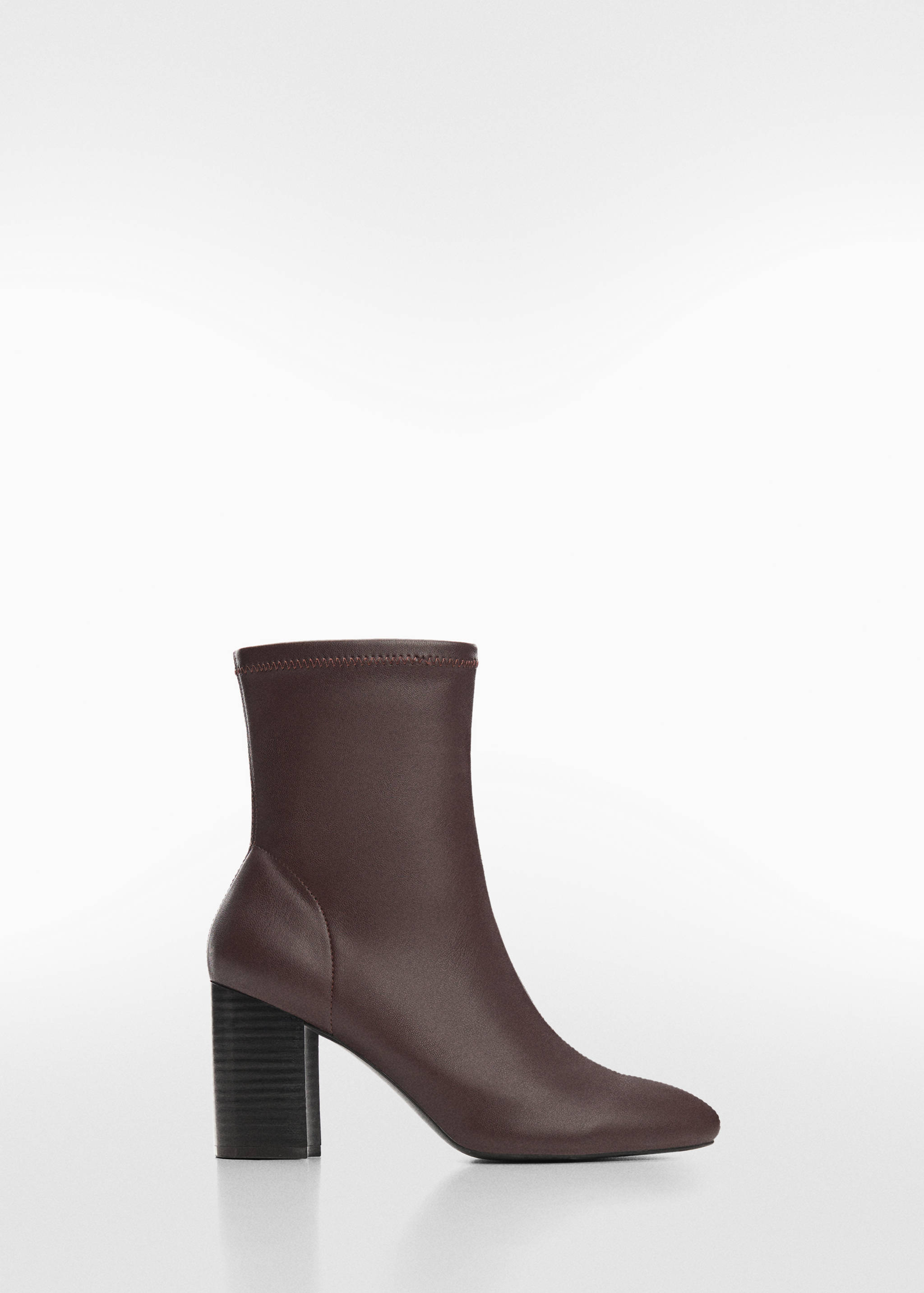 Round-toe heeled ankle boots - Article without model