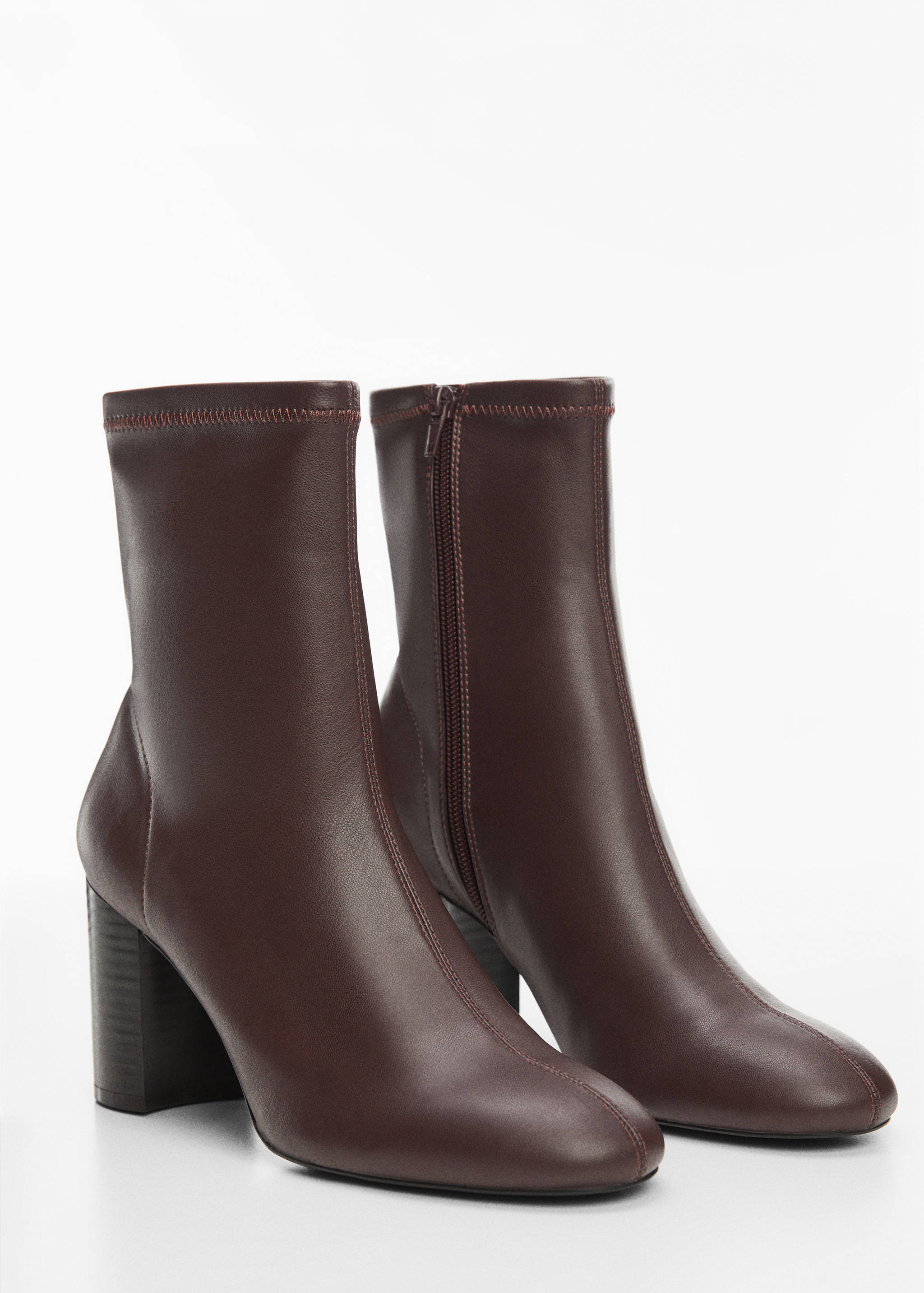 Round-toe heeled ankle boots - Medium plane