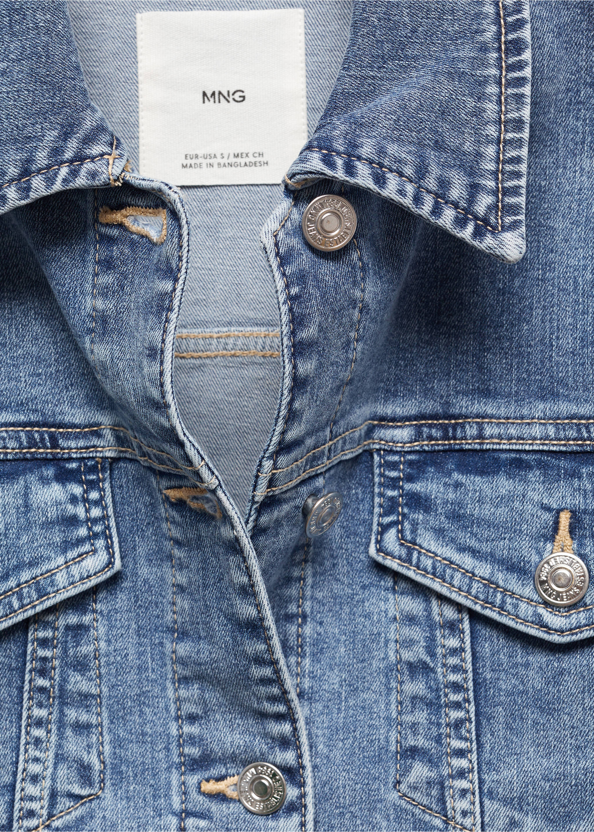 Jeansjacke mit Taschen - Detail des Artikels 8, Mittelblau. Ref: 67050295-00.