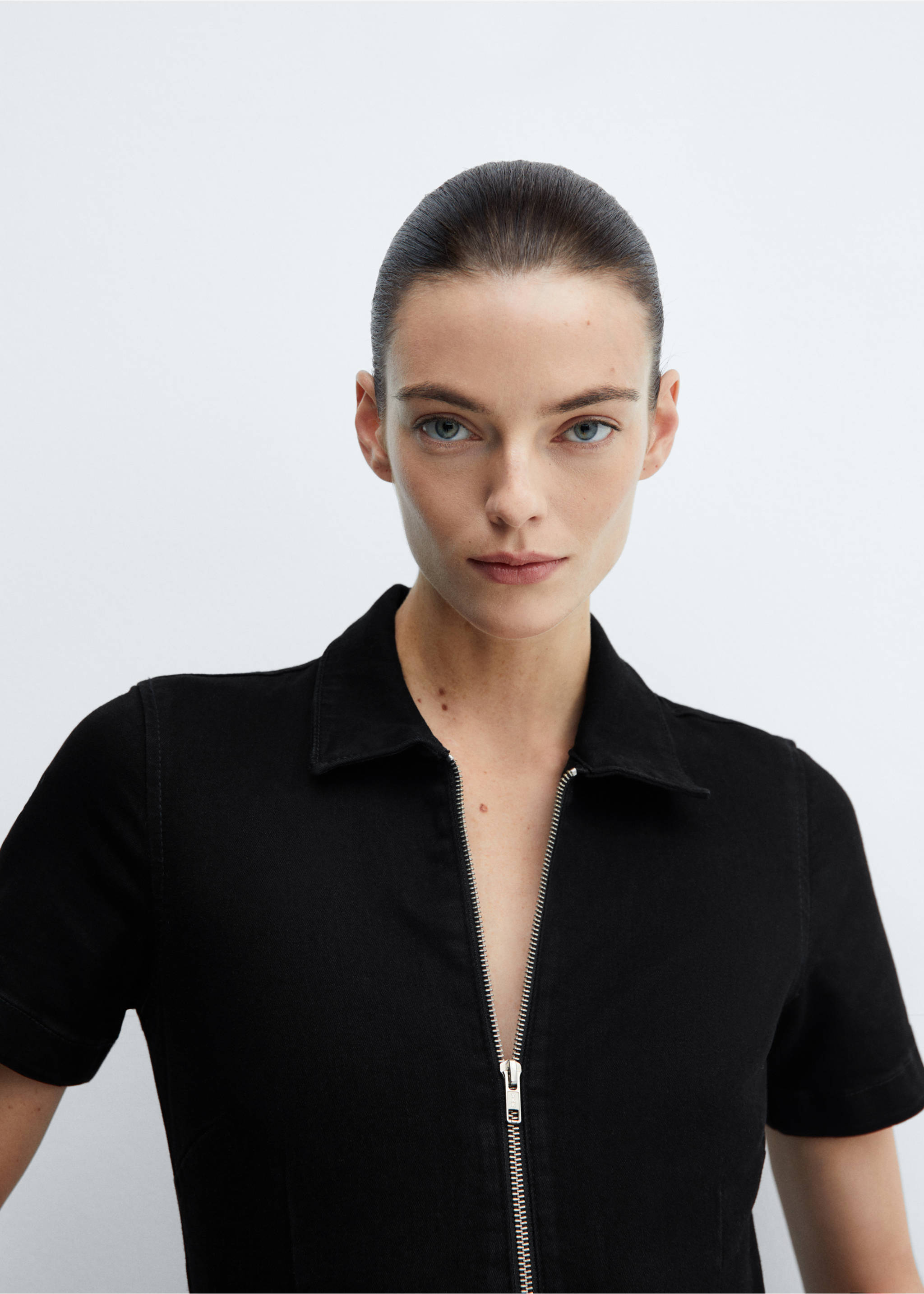 Jeans-Jumpsuit mit Reißverschluss - Detail des Artikels 6, Black denim. Ref: 67050351-00.