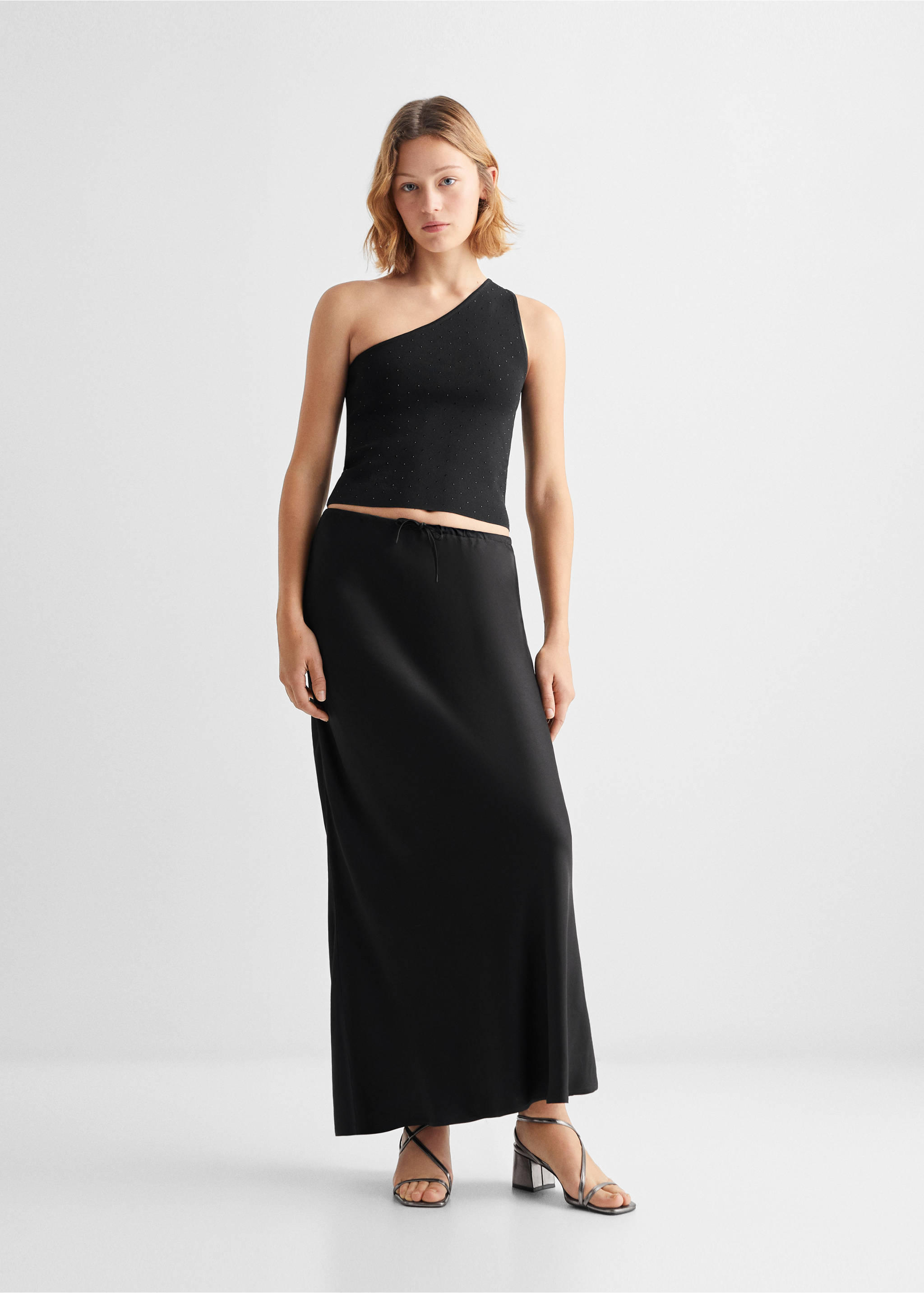 Crop top asymétrique - Plan général, Noir. Ref: 67050360-00.