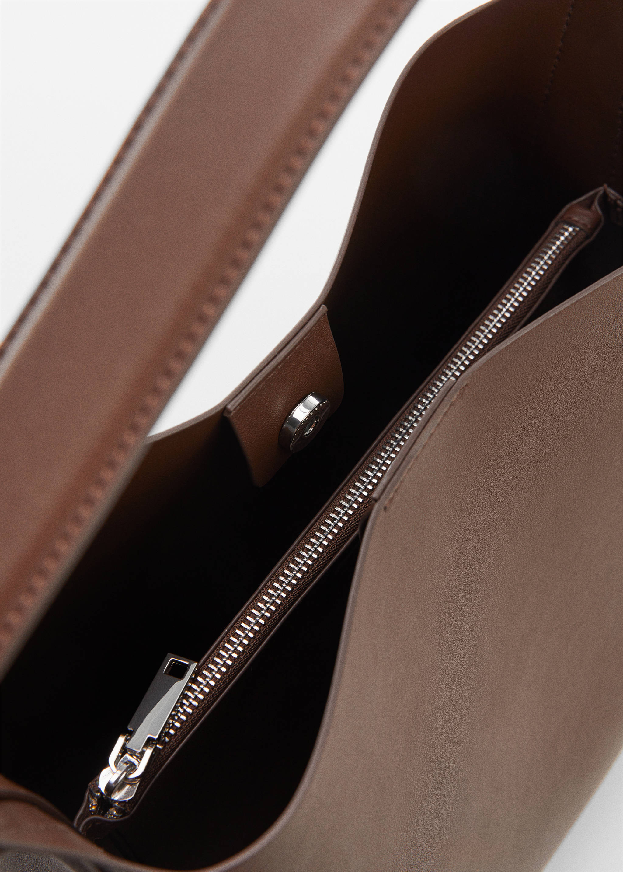Shopper bag with buckle - Details of the article 1