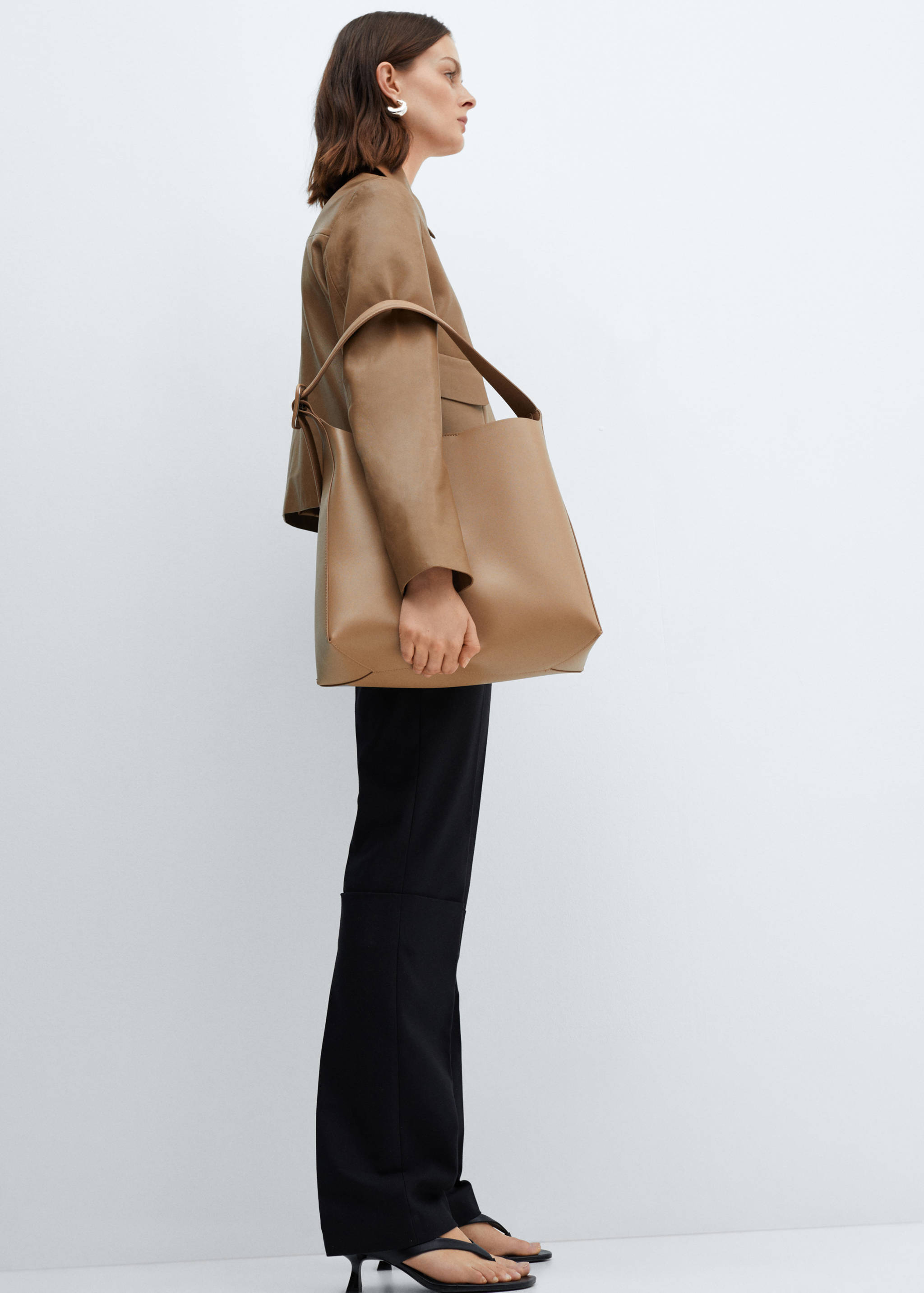 Shopper bag with buckle - Details of the article 9