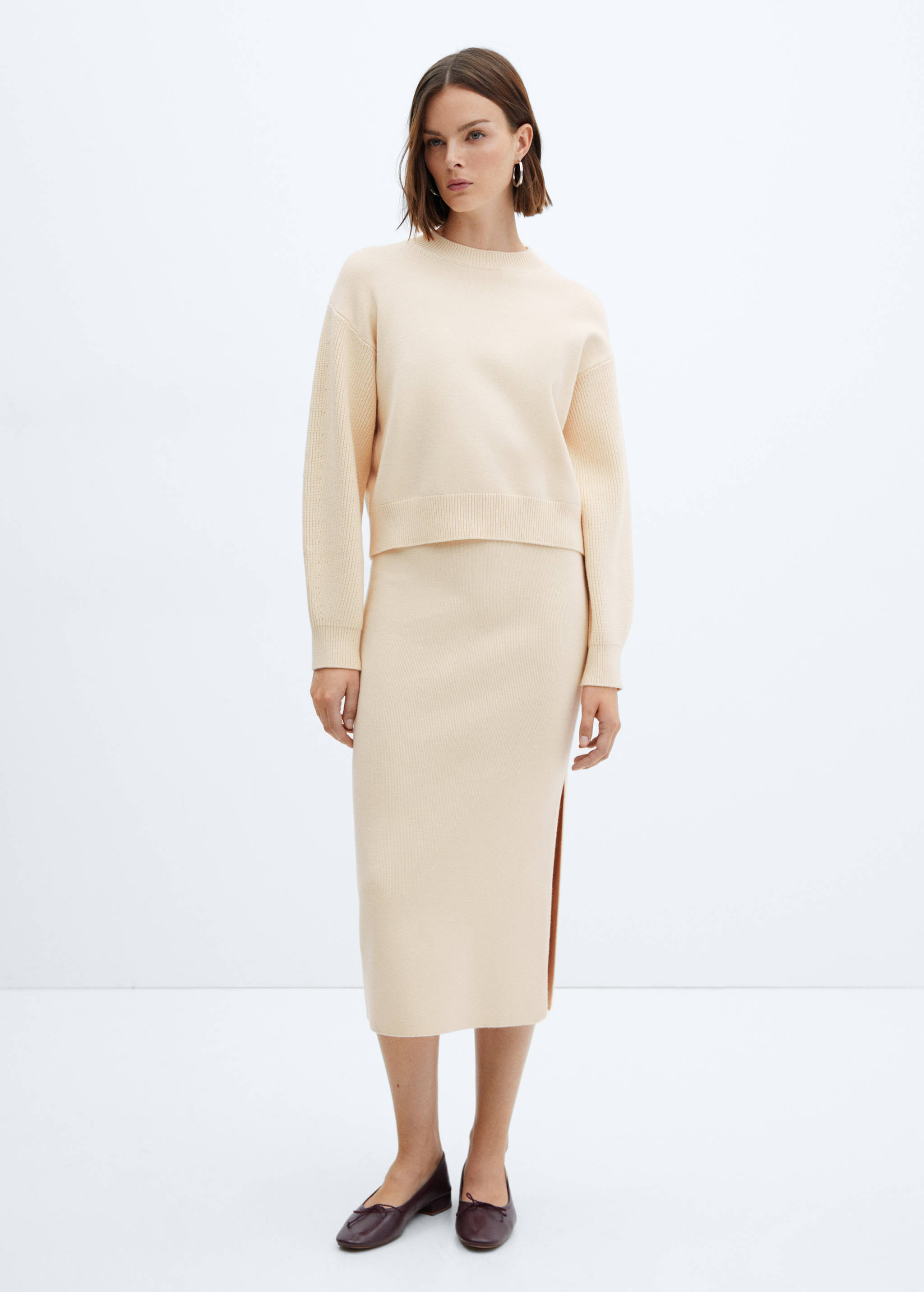 Round-neck knitted sweater - General plane